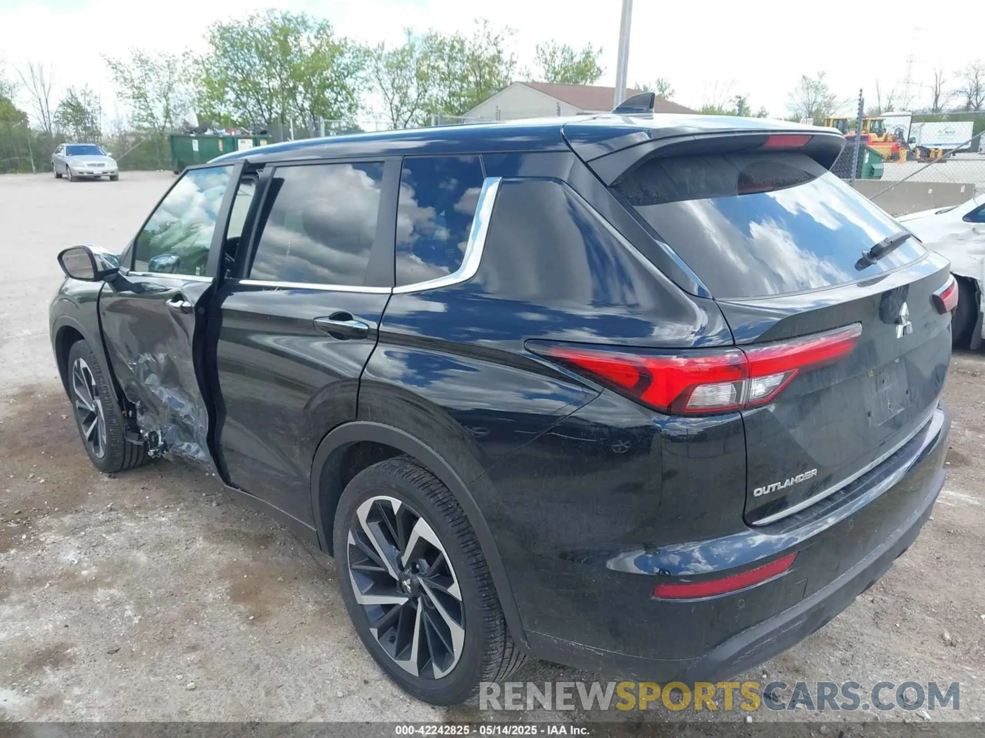 3 Photograph of a damaged car JA4J3TA83NZ063656 MITSUBISHI OUTLANDER 2022