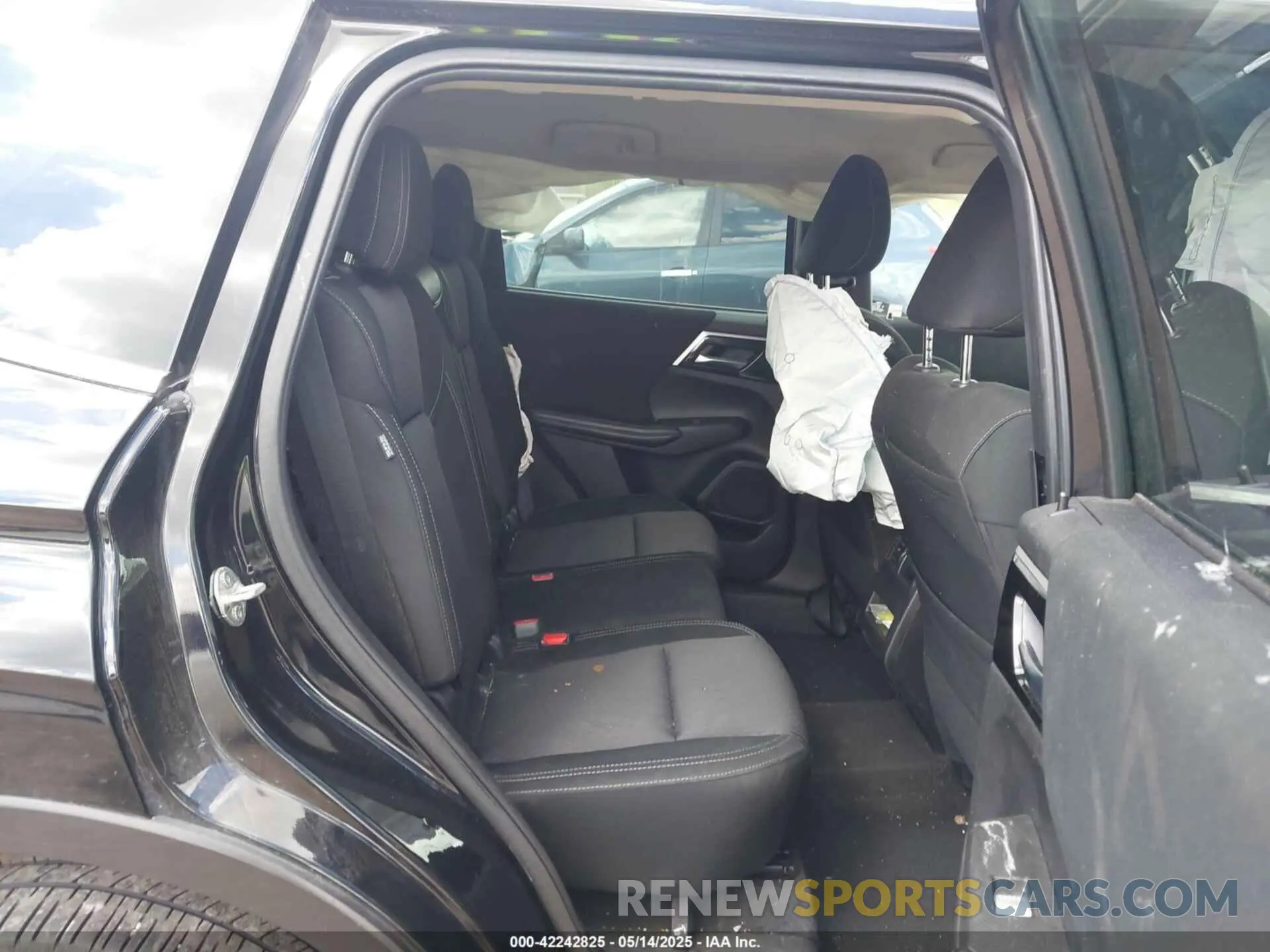 8 Photograph of a damaged car JA4J3TA83NZ063656 MITSUBISHI OUTLANDER 2022