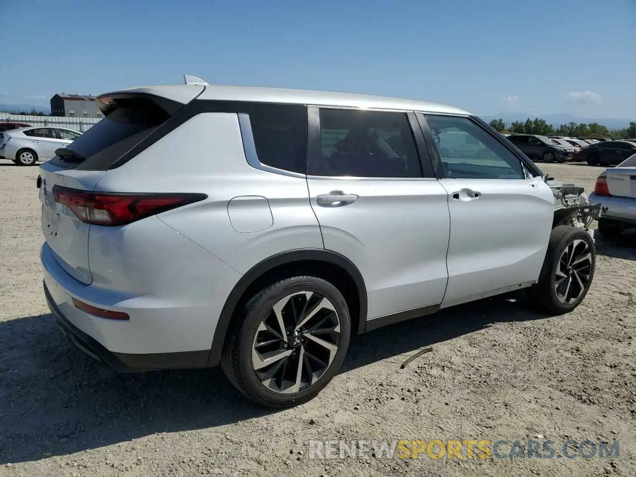 3 Photograph of a damaged car JA4J3TA85NZ020372 MITSUBISHI OUTLANDER 2022