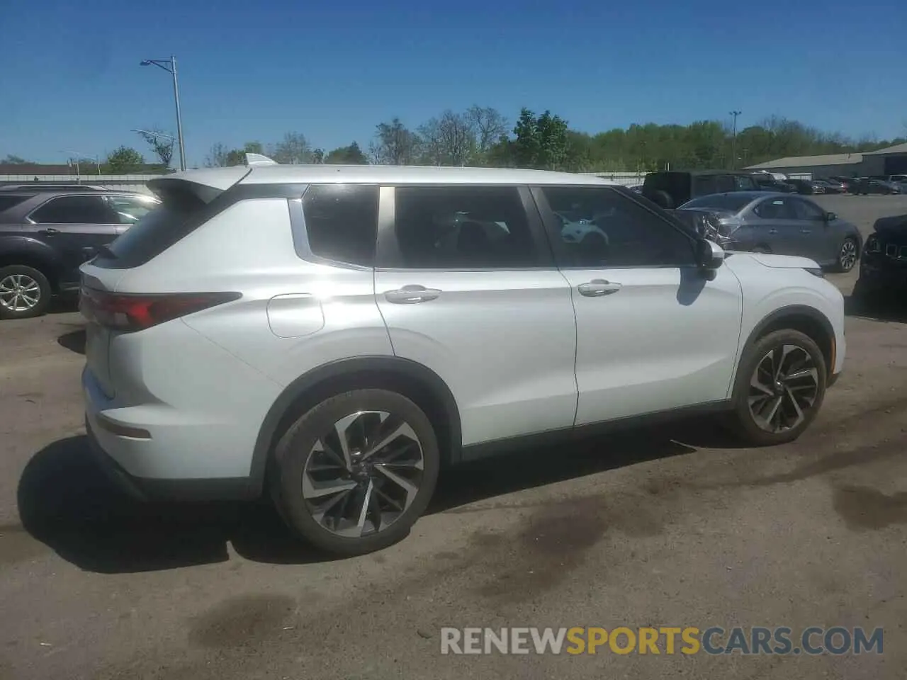3 Photograph of a damaged car JA4J3TA88NZ029101 MITSUBISHI OUTLANDER 2022