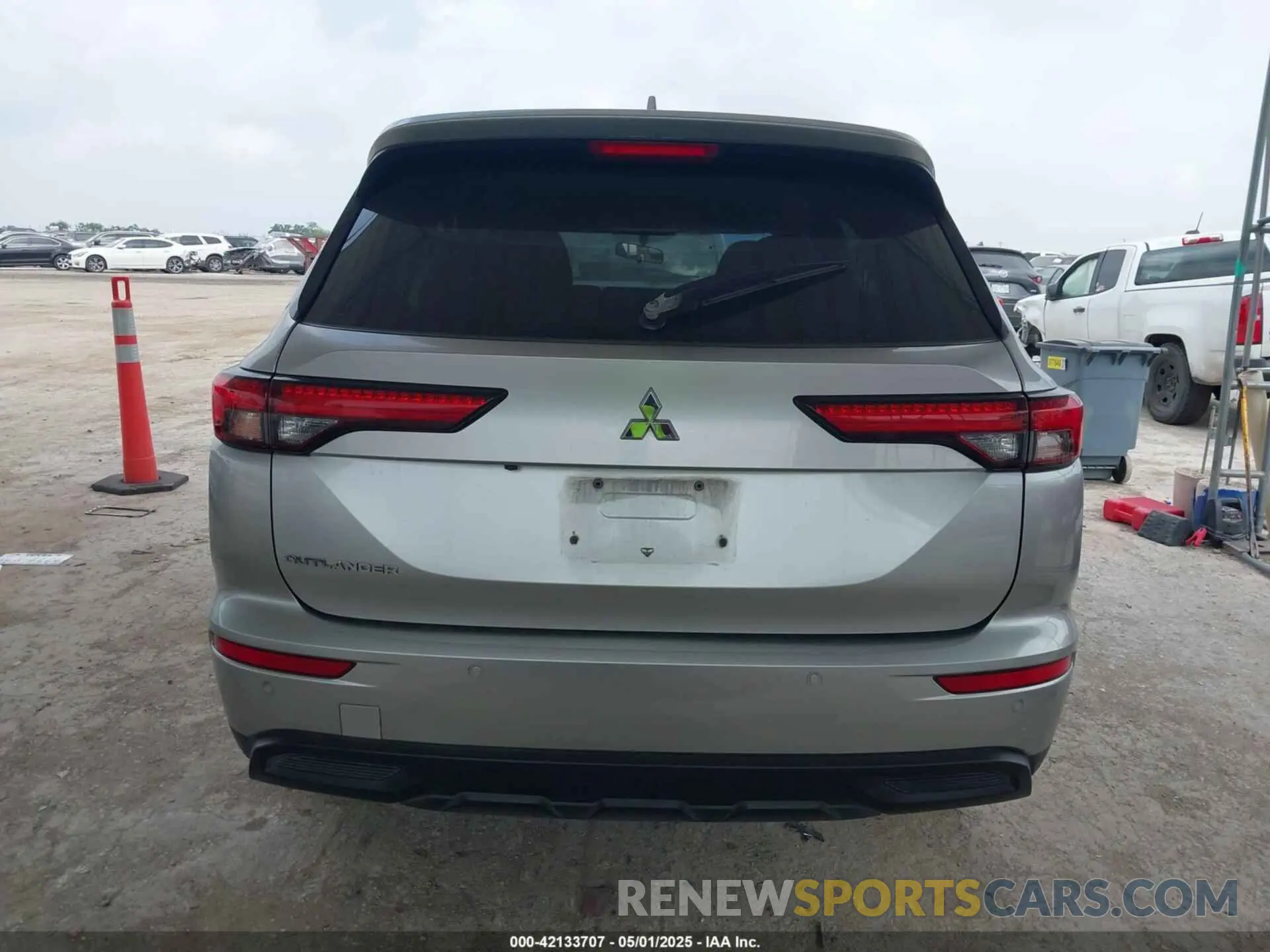 17 Photograph of a damaged car JA4J3TA88NZ047730 MITSUBISHI OUTLANDER 2022