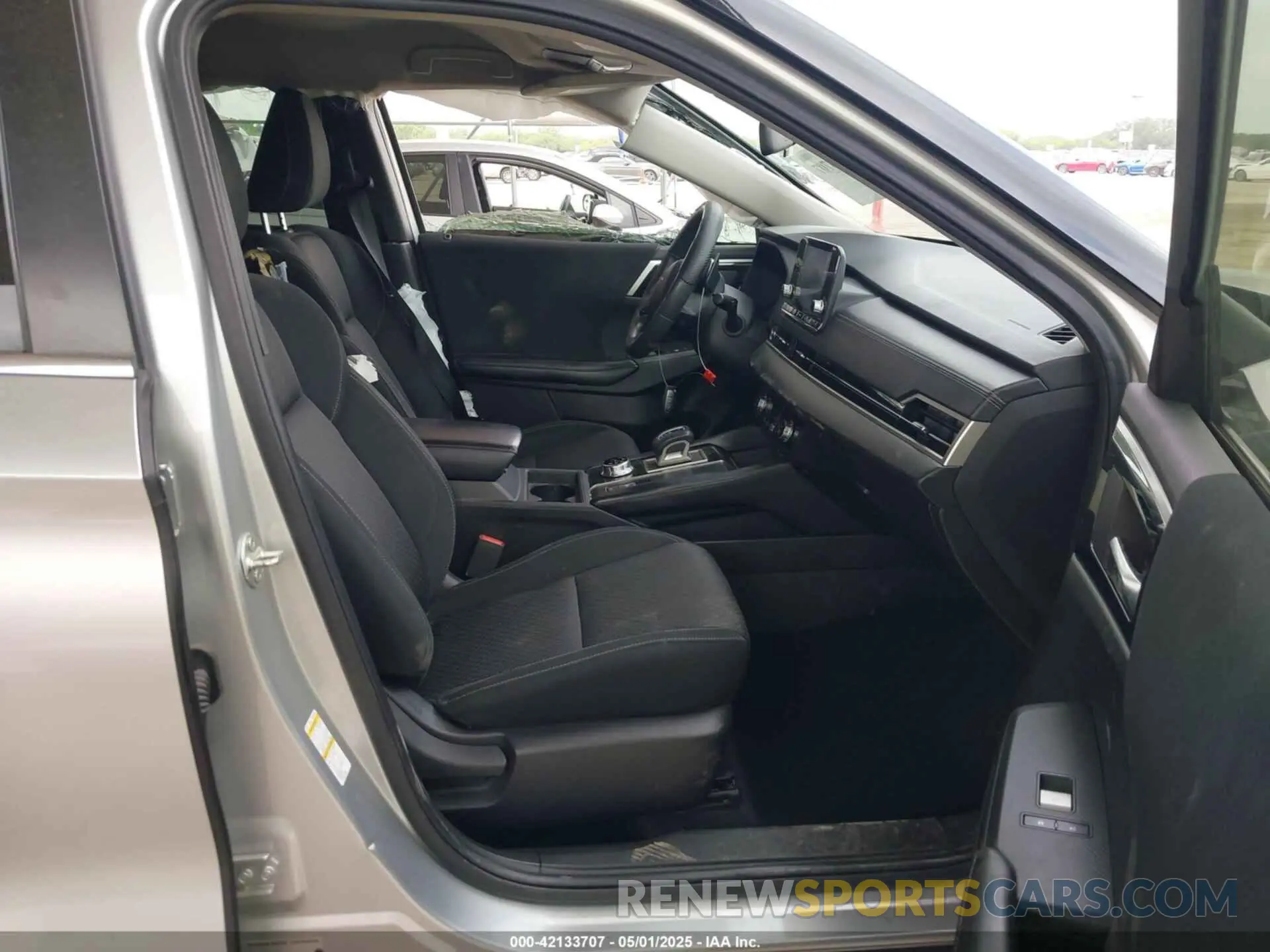 5 Photograph of a damaged car JA4J3TA88NZ047730 MITSUBISHI OUTLANDER 2022