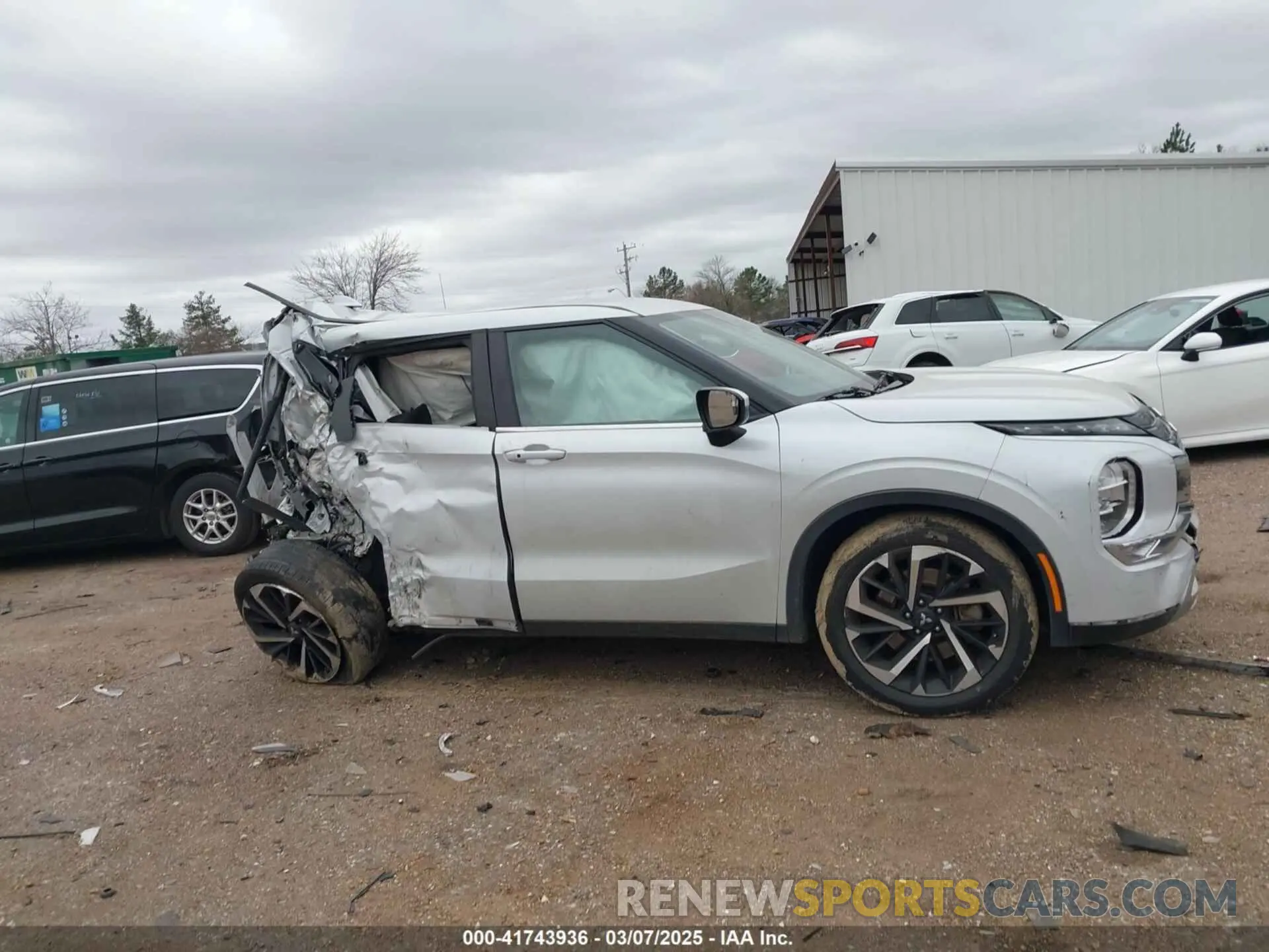 12 Photograph of a damaged car JA4J3UA81NZ027230 MITSUBISHI OUTLANDER 2022