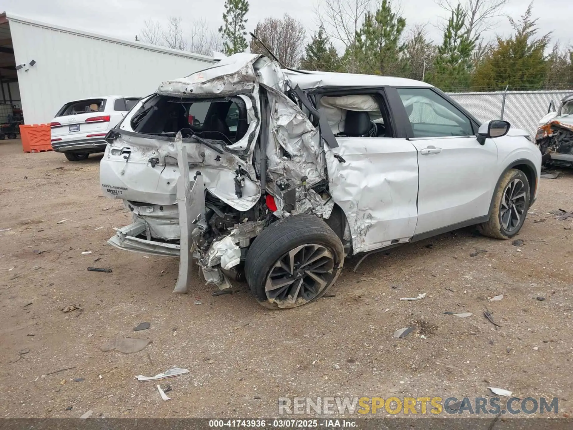 4 Photograph of a damaged car JA4J3UA81NZ027230 MITSUBISHI OUTLANDER 2022