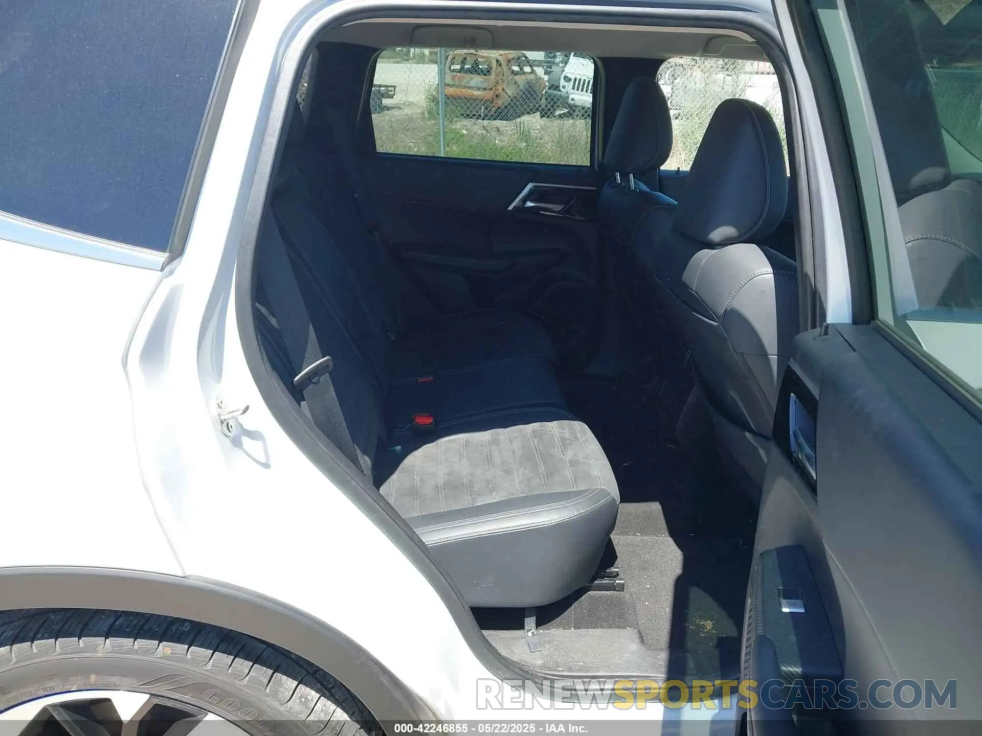 8 Photograph of a damaged car JA4J3UA82NZ037930 MITSUBISHI OUTLANDER 2022