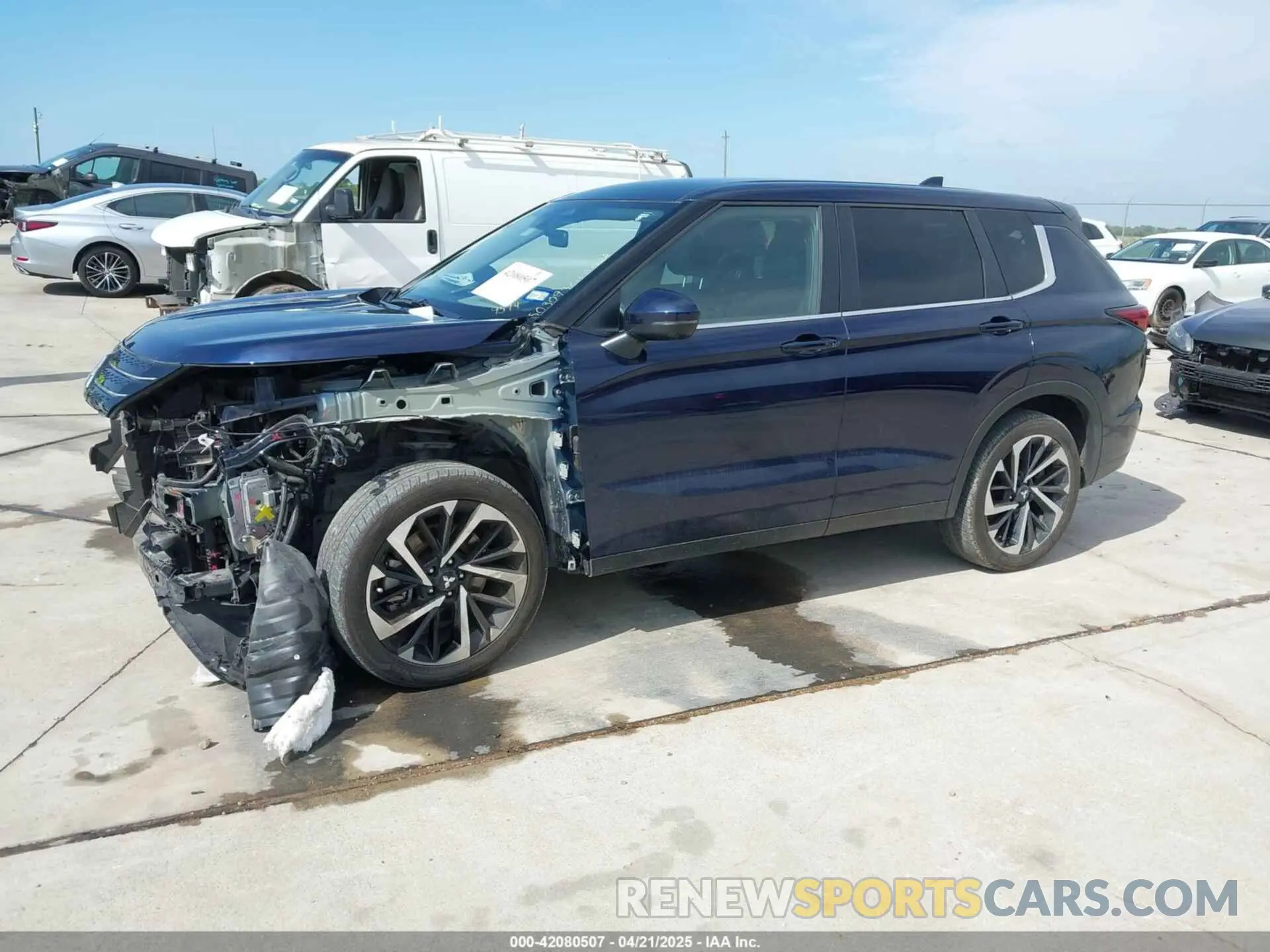 14 Photograph of a damaged car JA4J3UA82NZ089574 MITSUBISHI OUTLANDER 2022
