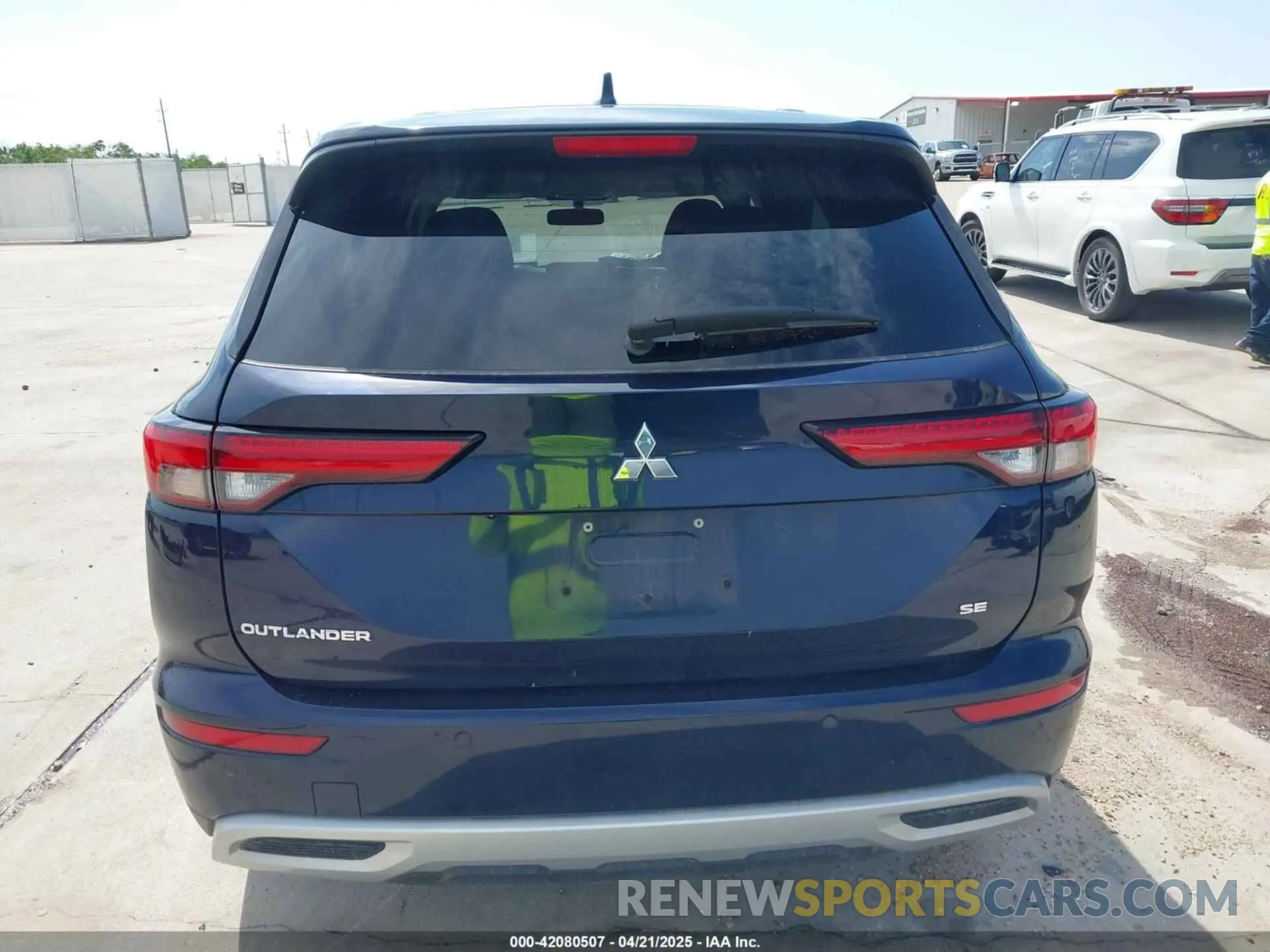 16 Photograph of a damaged car JA4J3UA82NZ089574 MITSUBISHI OUTLANDER 2022