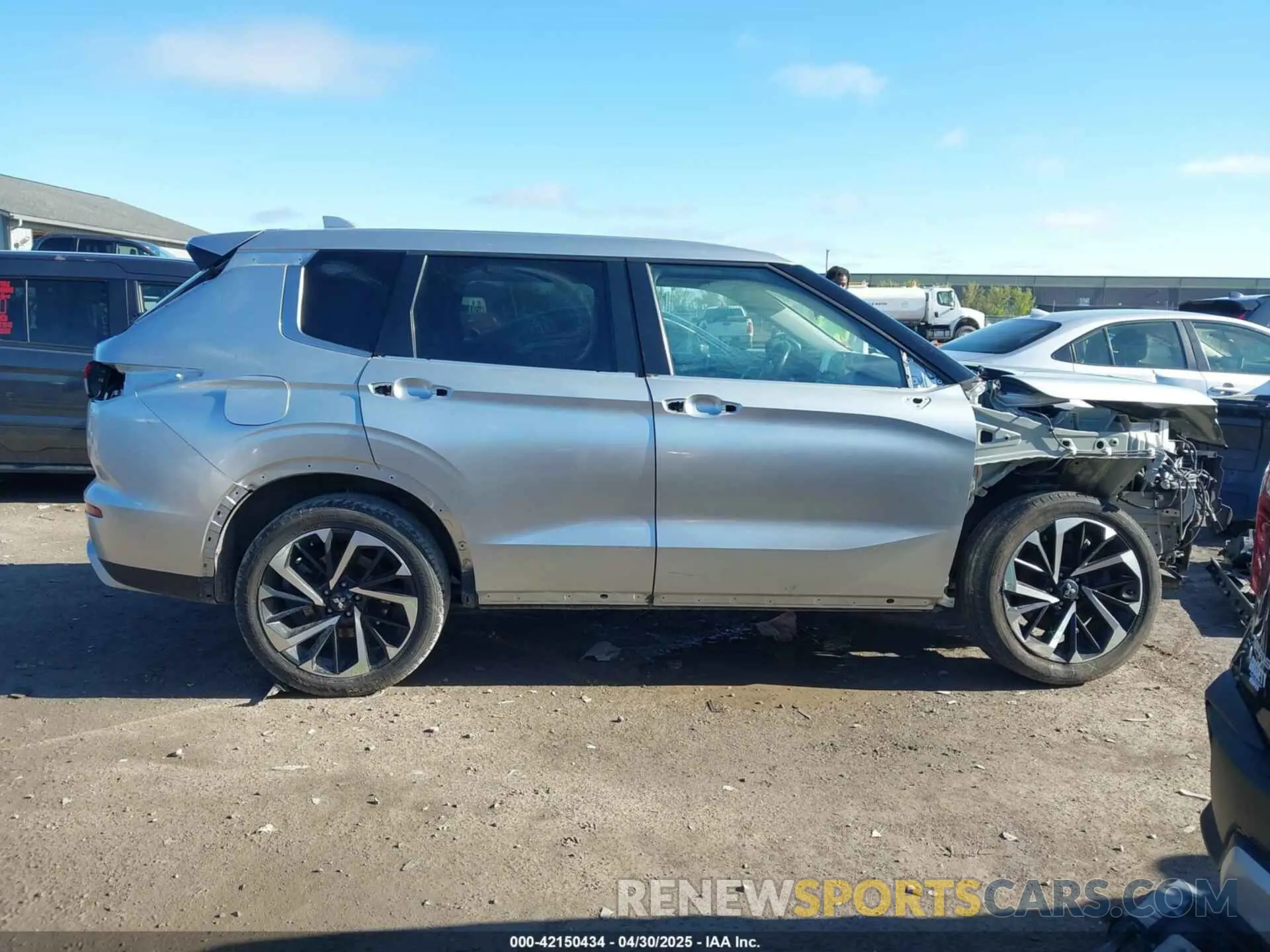 14 Photograph of a damaged car JA4J3UA83NZ027438 MITSUBISHI OUTLANDER 2022