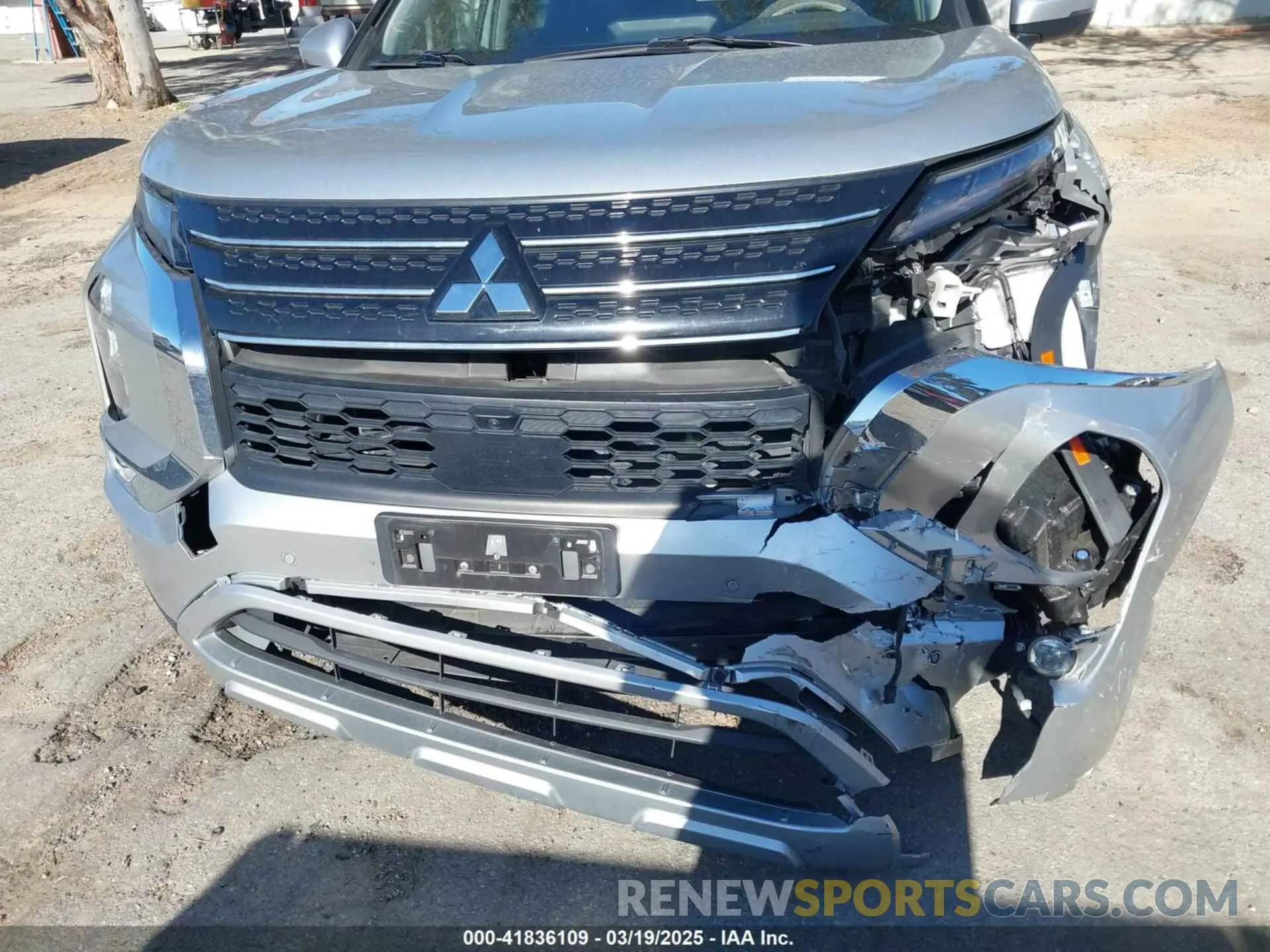 17 Photograph of a damaged car JA4J3UA84NZ031787 MITSUBISHI OUTLANDER 2022