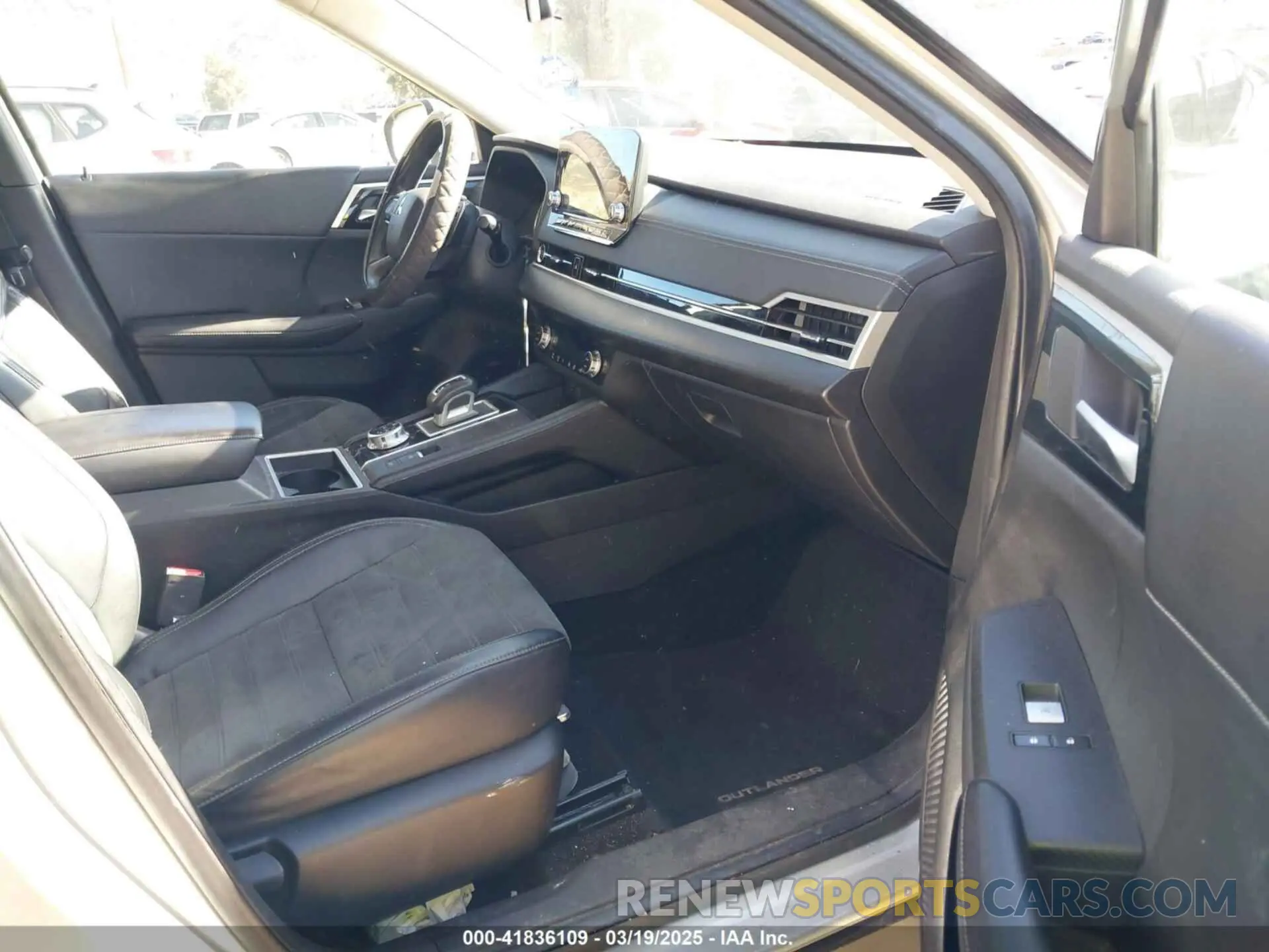 5 Photograph of a damaged car JA4J3UA84NZ031787 MITSUBISHI OUTLANDER 2022