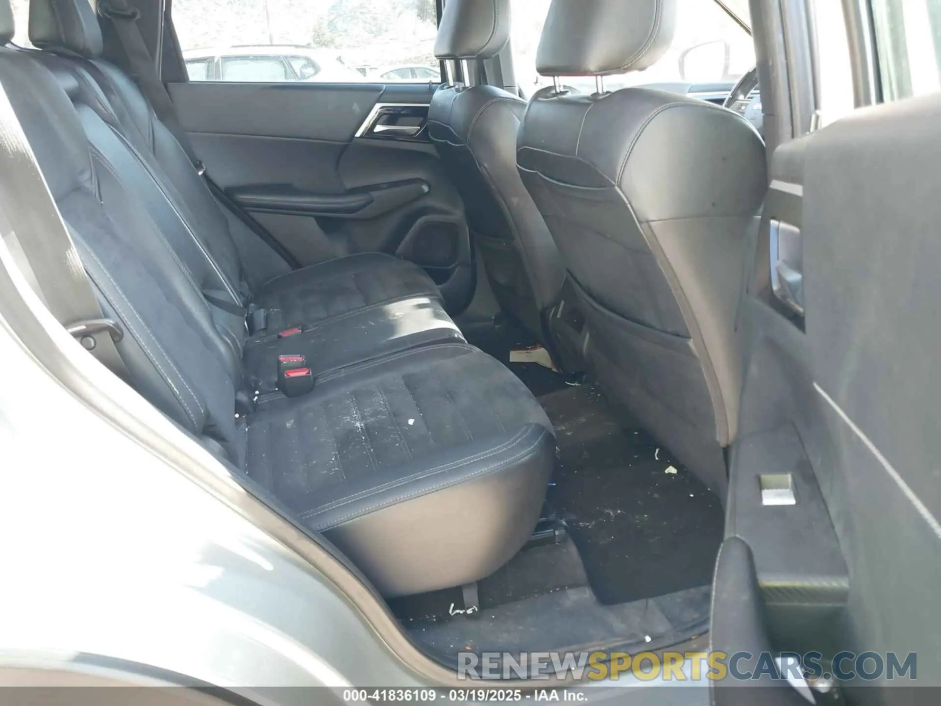 8 Photograph of a damaged car JA4J3UA84NZ031787 MITSUBISHI OUTLANDER 2022