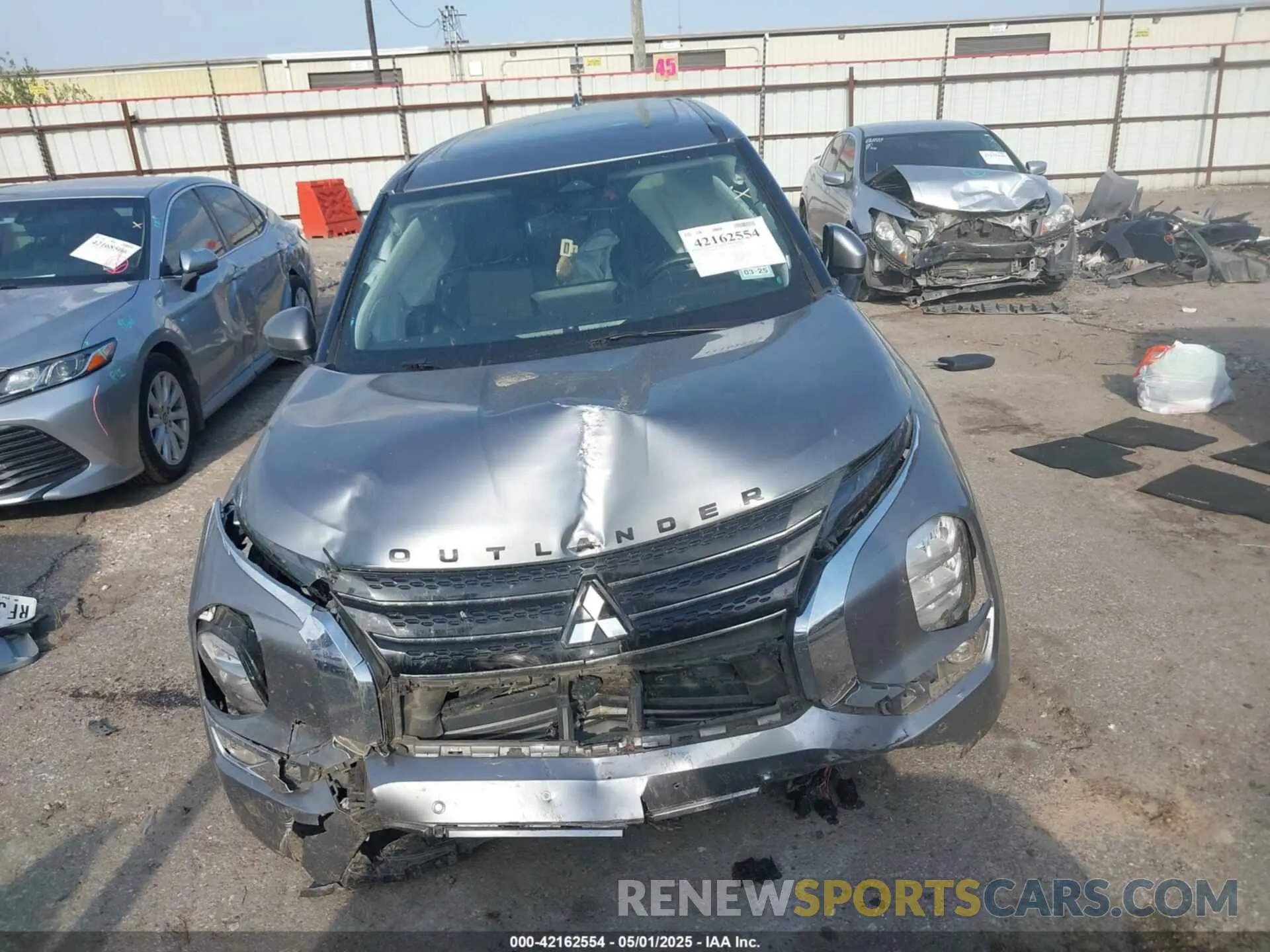 11 Photograph of a damaged car JA4J3UA84NZ039145 MITSUBISHI OUTLANDER 2022