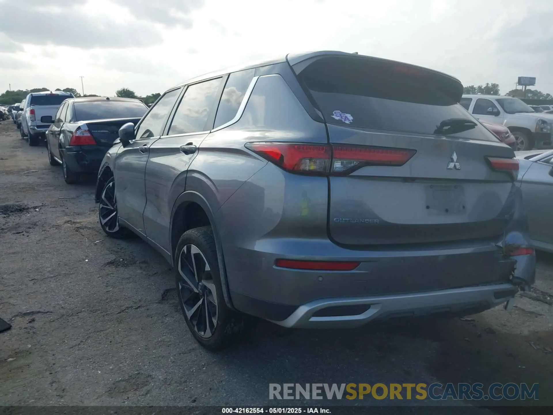 3 Photograph of a damaged car JA4J3UA84NZ039145 MITSUBISHI OUTLANDER 2022