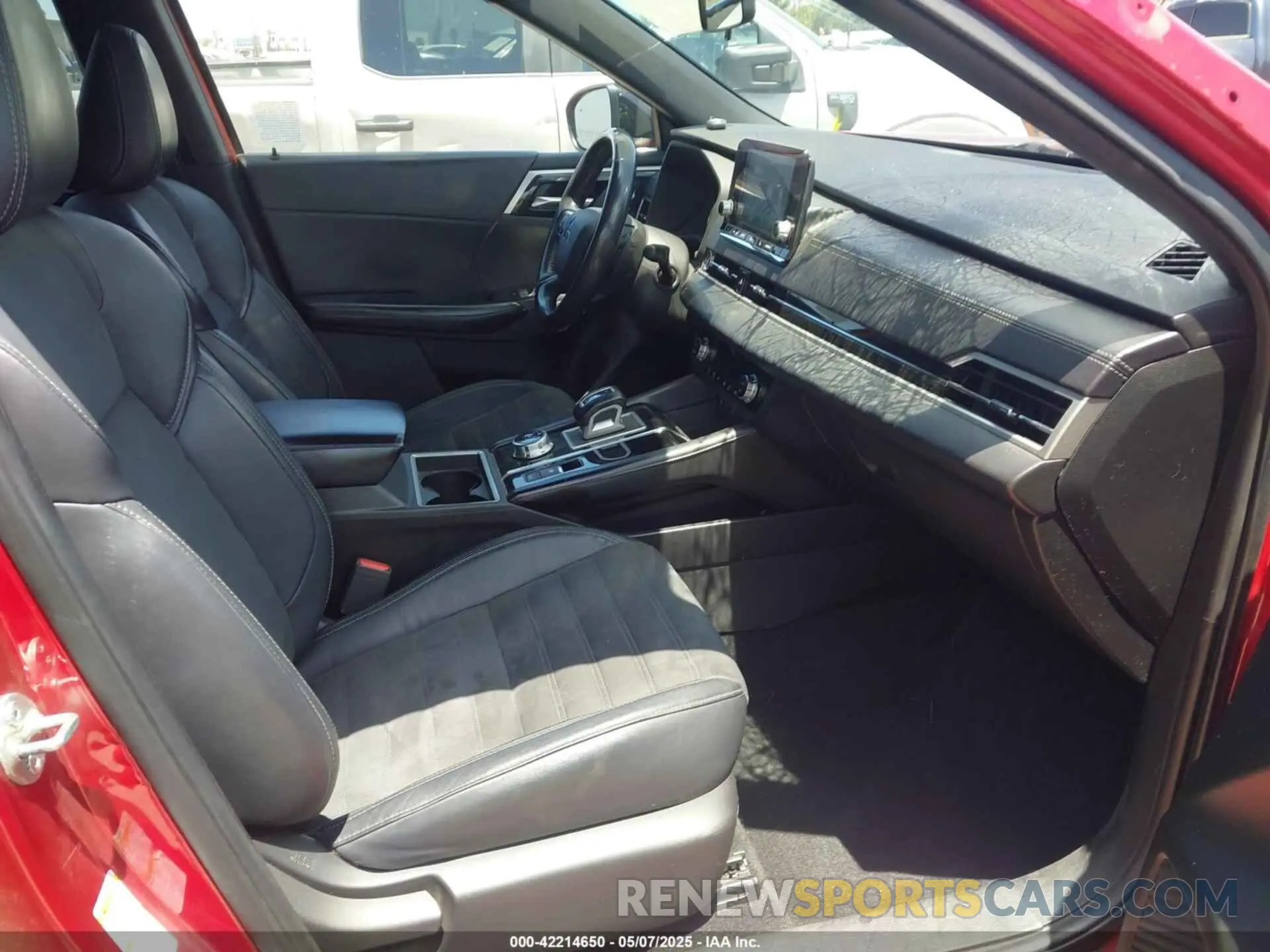 5 Photograph of a damaged car JA4J3UA84NZ064675 MITSUBISHI OUTLANDER 2022
