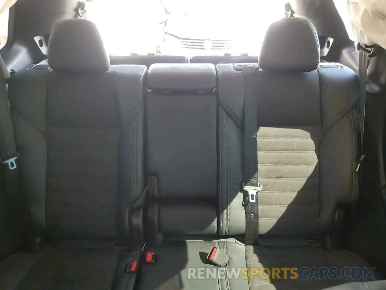 10 Photograph of a damaged car JA4J3UA88NZ023997 MITSUBISHI OUTLANDER 2022