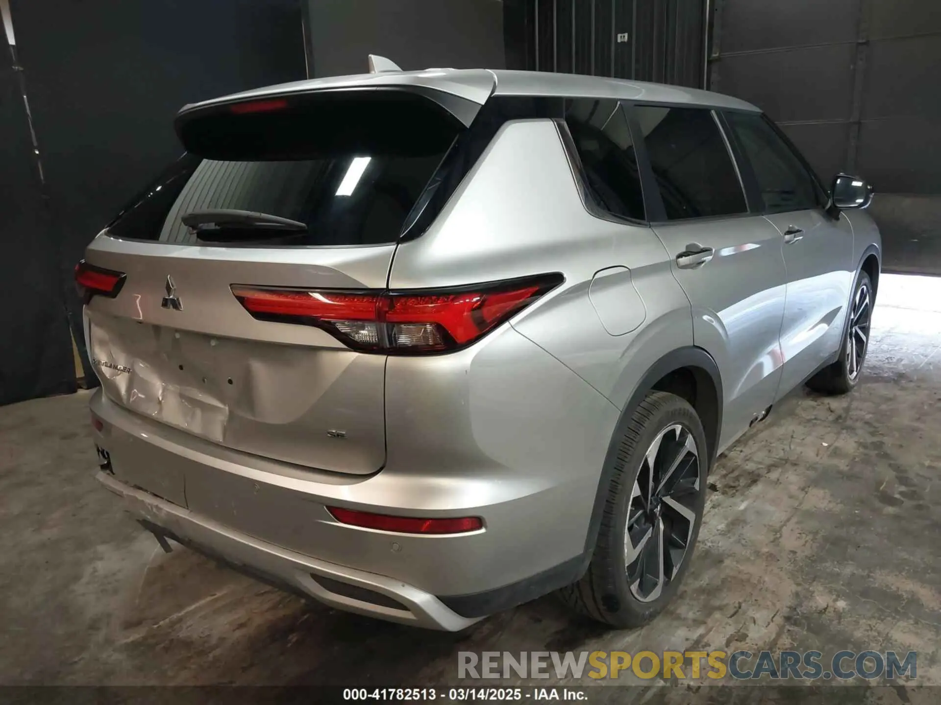 4 Photograph of a damaged car JA4J3UA88NZ026768 MITSUBISHI OUTLANDER 2022