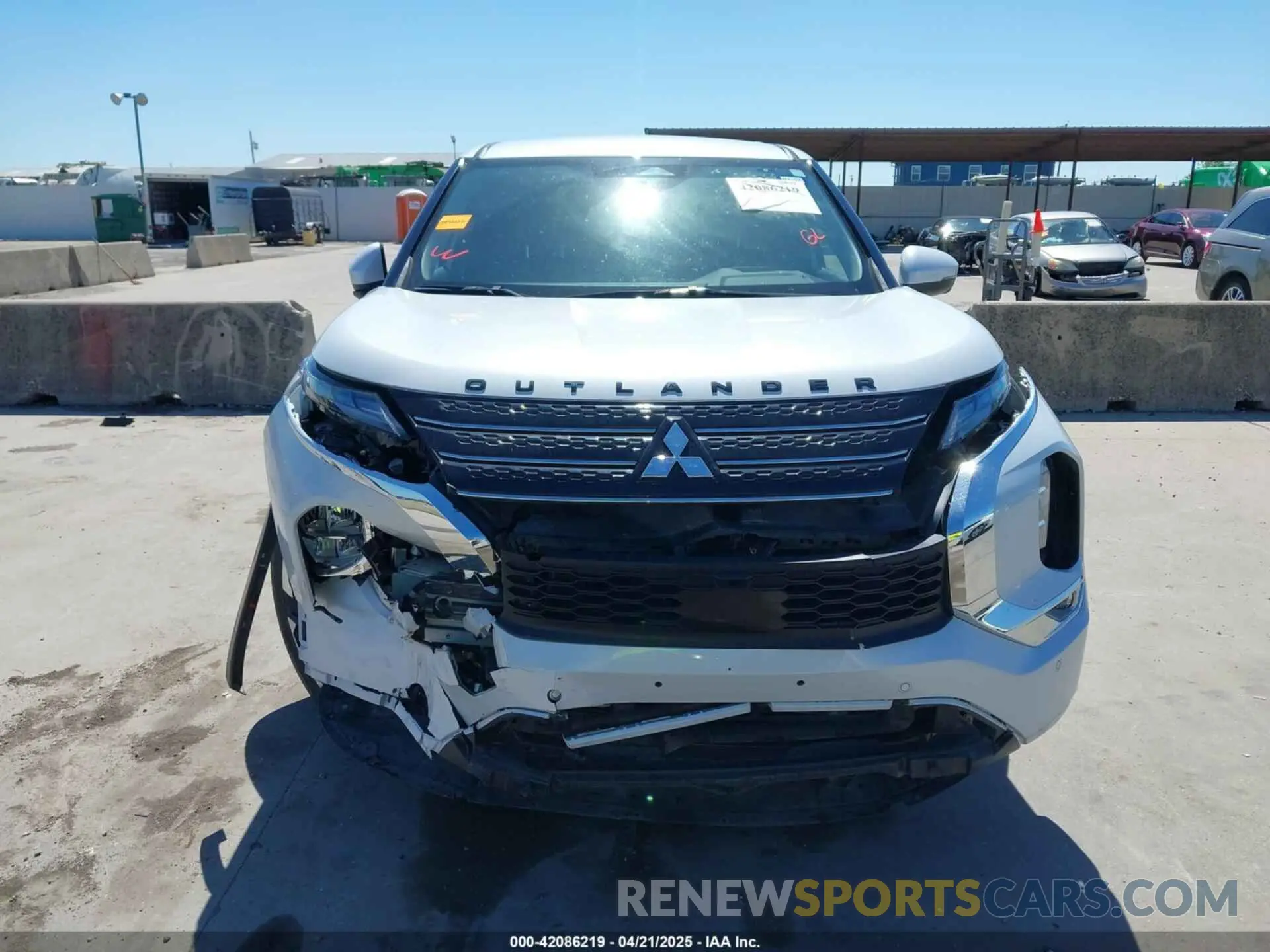 13 Photograph of a damaged car JA4J3UA89NZ090494 MITSUBISHI OUTLANDER 2022