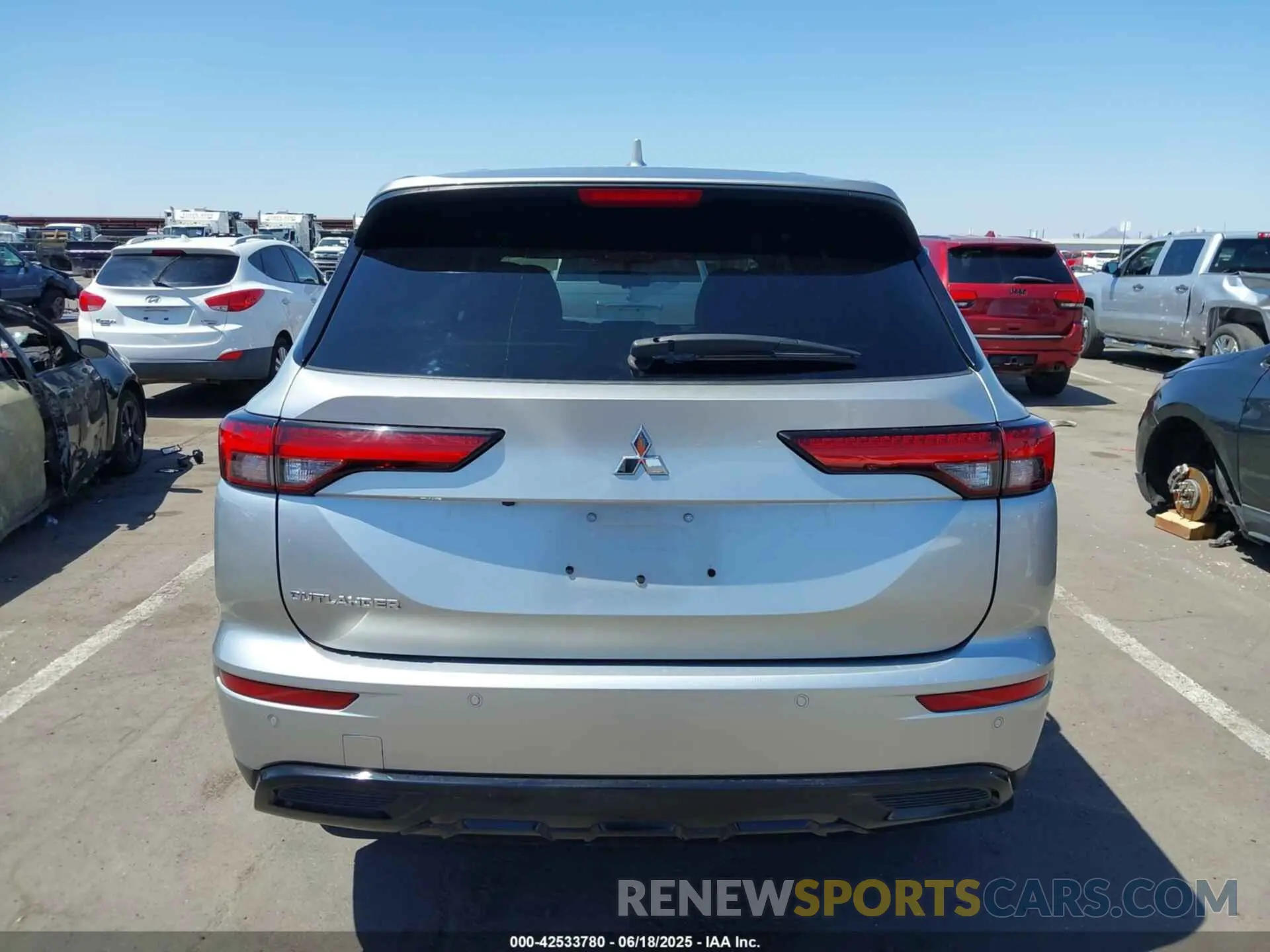 16 Photograph of a damaged car JA4J3UA8XNZ069671 MITSUBISHI OUTLANDER 2022