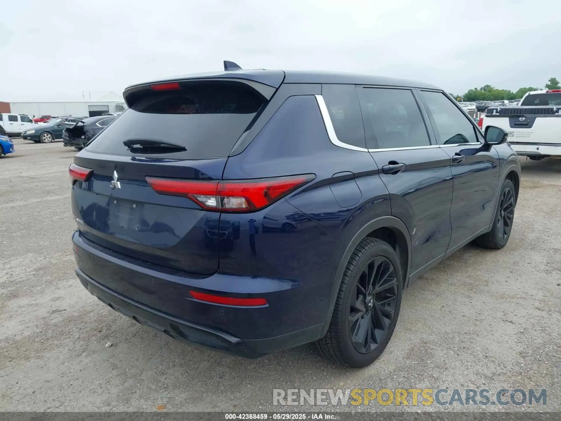 4 Photograph of a damaged car JA4J3UA8XNZ076961 MITSUBISHI OUTLANDER 2022