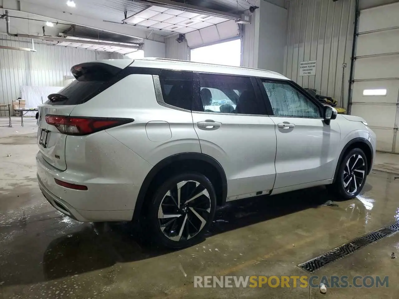 3 Photograph of a damaged car JA4J3VA81NZ059231 MITSUBISHI OUTLANDER 2022