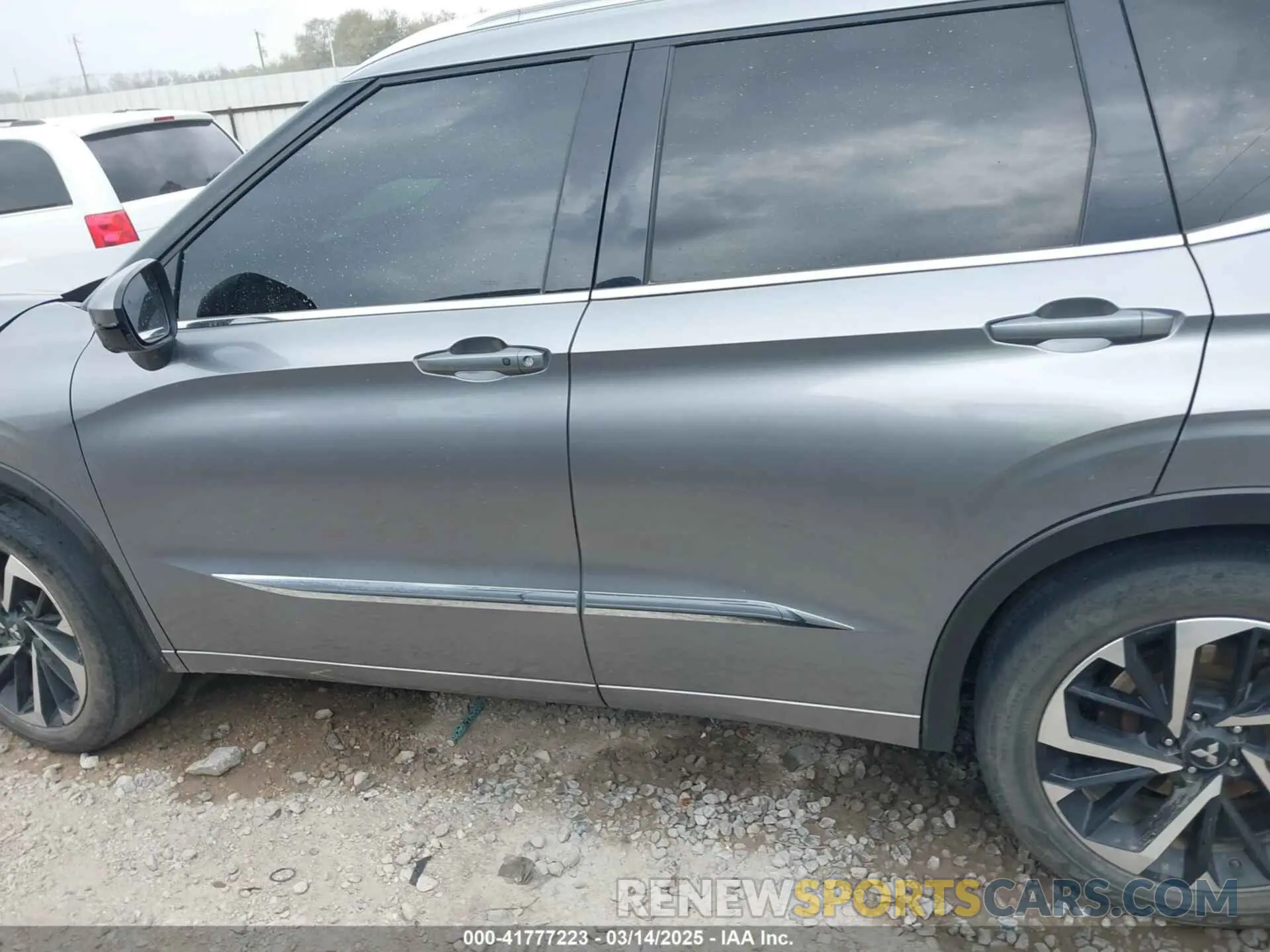 14 Photograph of a damaged car JA4J3VA81NZ077700 MITSUBISHI OUTLANDER 2022