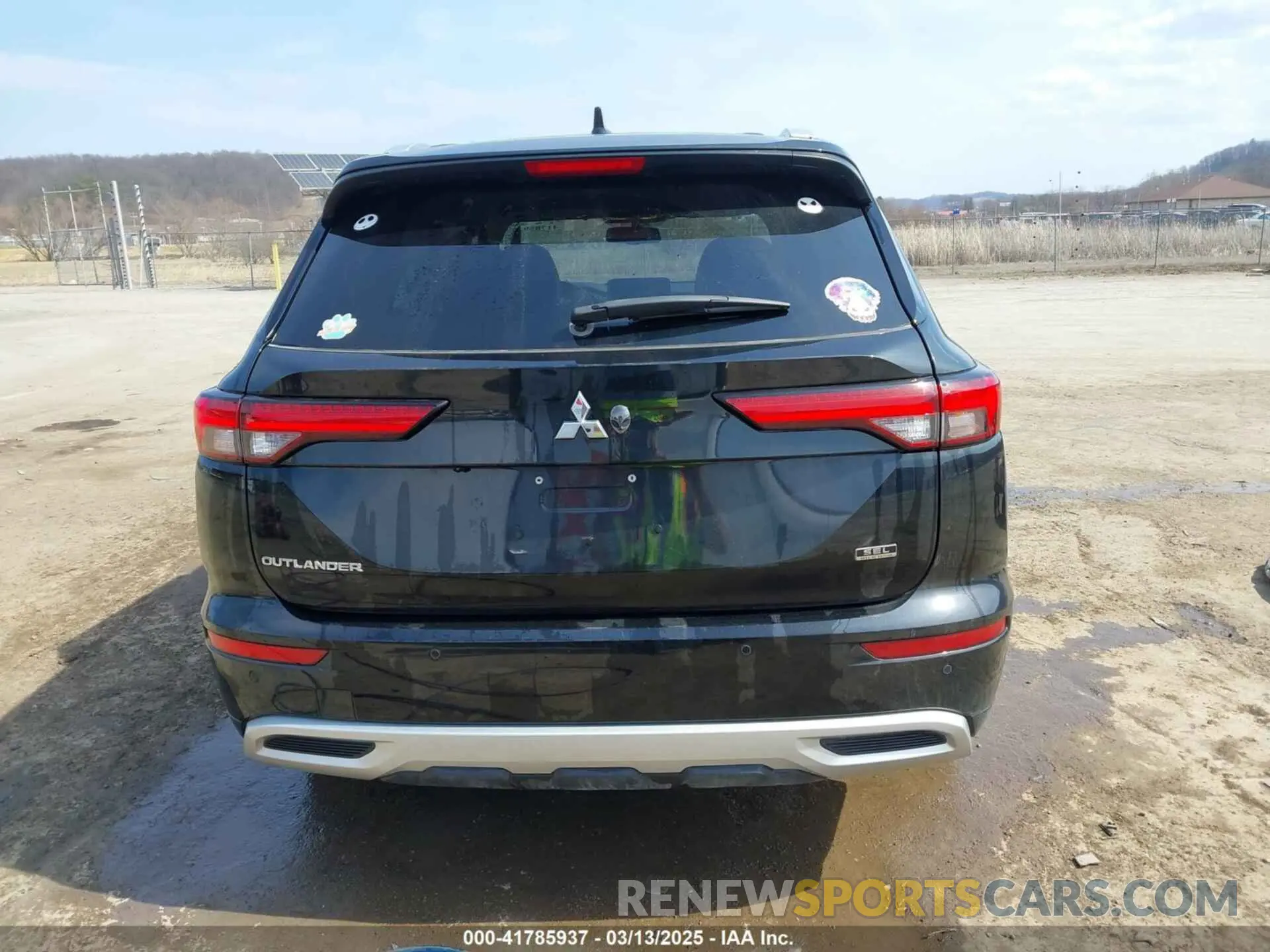 17 Photograph of a damaged car JA4J3VA86NZ059337 MITSUBISHI OUTLANDER 2022