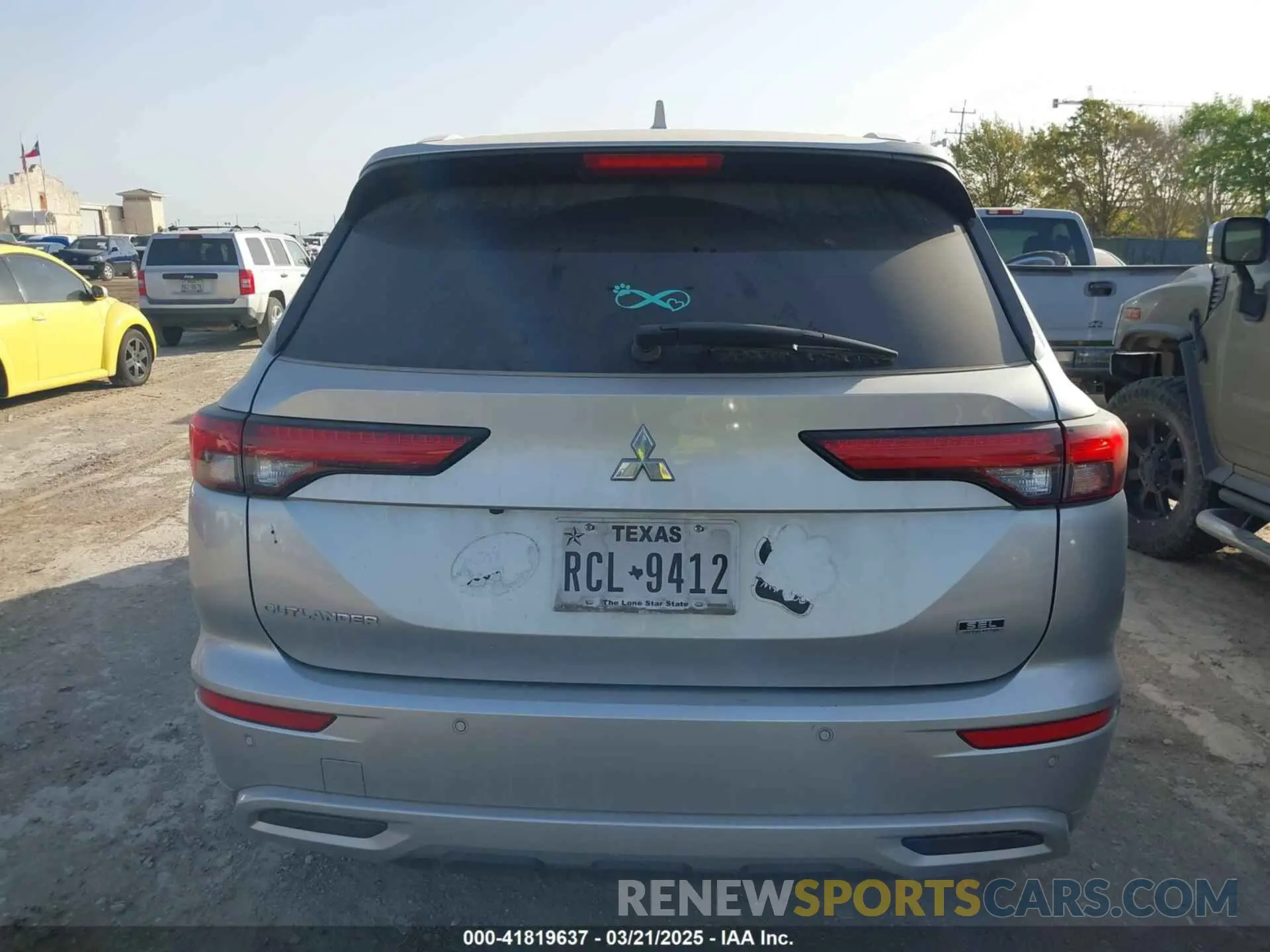 15 Photograph of a damaged car JA4J3VA86NZ071164 MITSUBISHI OUTLANDER 2022