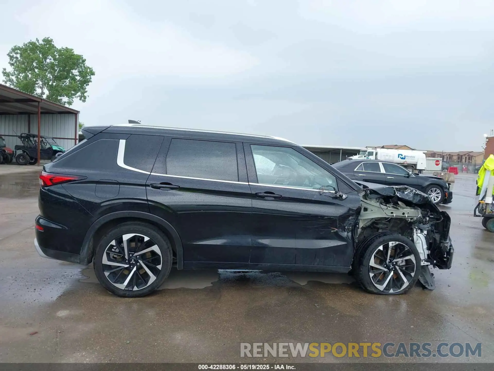 14 Photograph of a damaged car JA4J3VA86NZ086876 MITSUBISHI OUTLANDER 2022