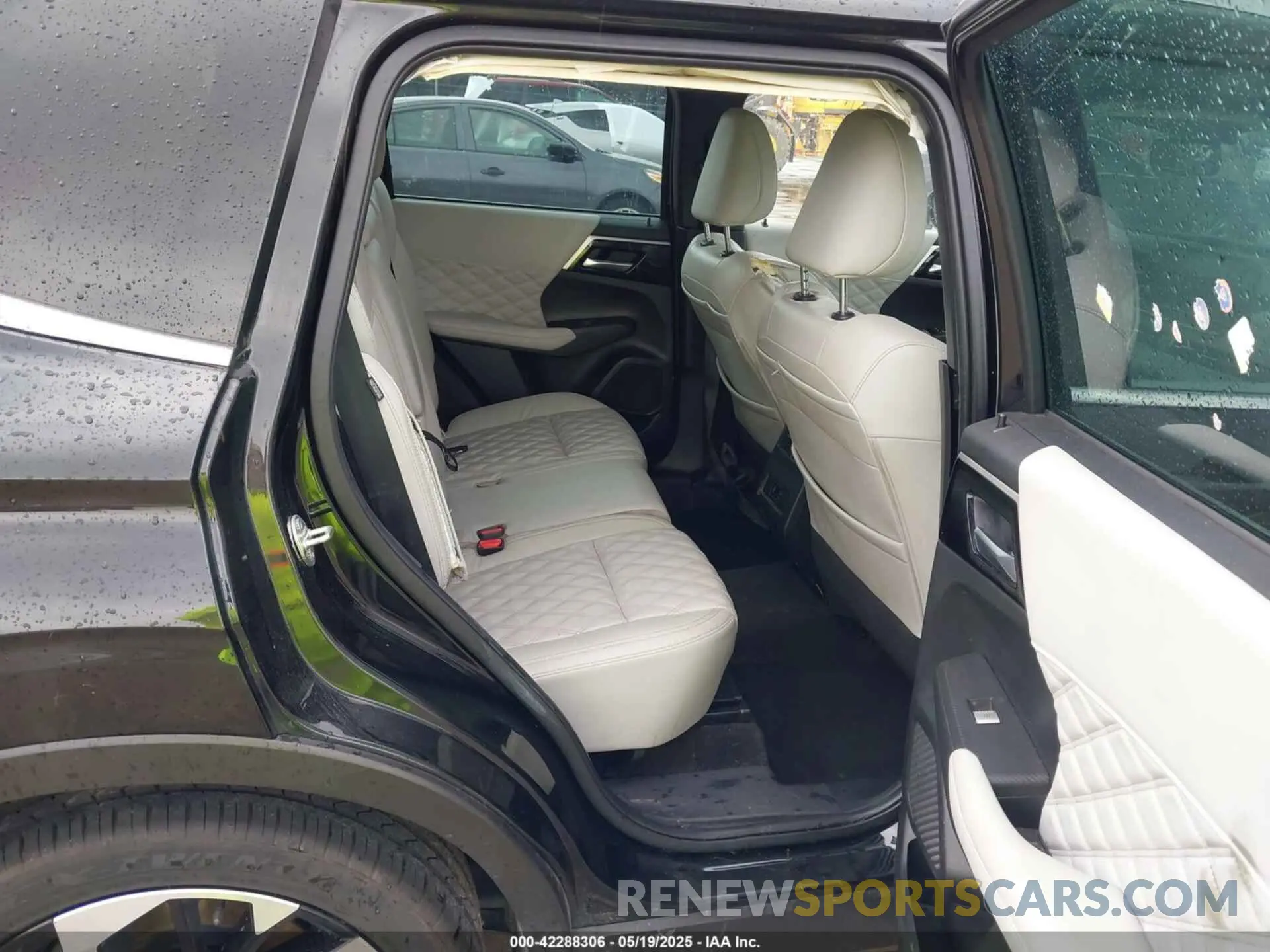 8 Photograph of a damaged car JA4J3VA86NZ086876 MITSUBISHI OUTLANDER 2022