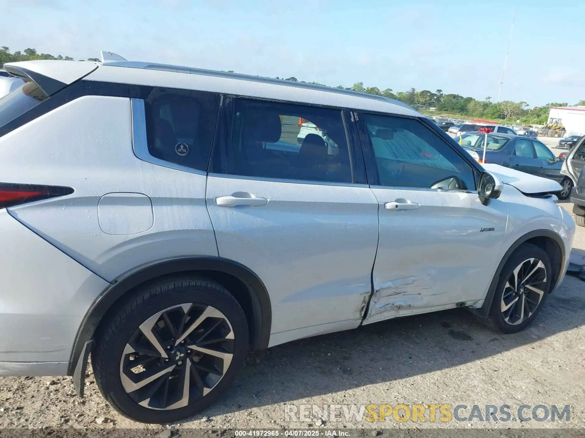 13 Photograph of a damaged car JA4J3VA86NZ087848 MITSUBISHI OUTLANDER 2022