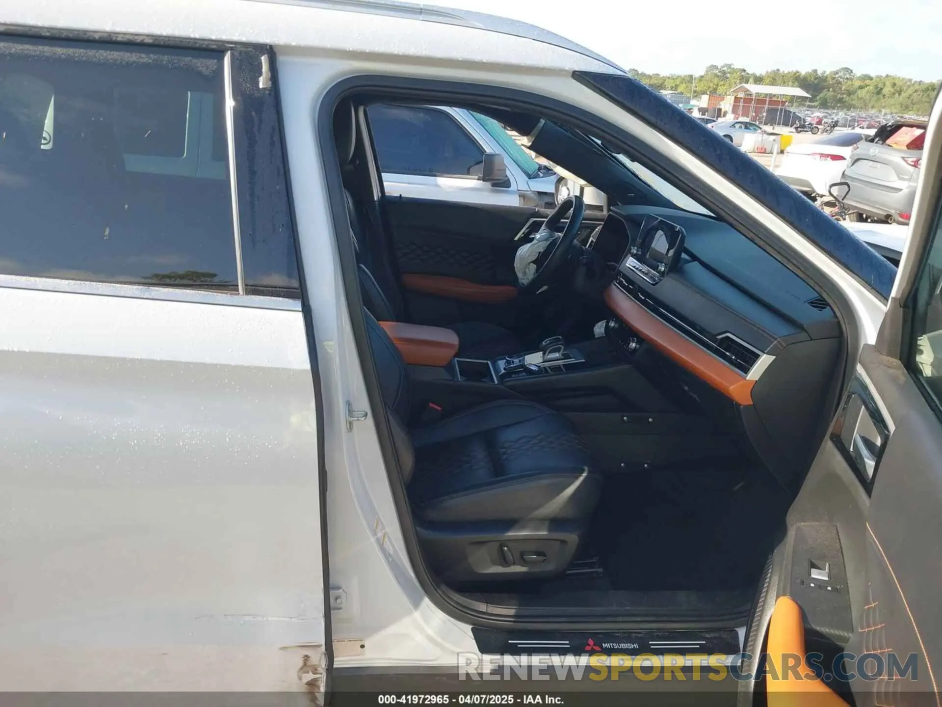5 Photograph of a damaged car JA4J3VA86NZ087848 MITSUBISHI OUTLANDER 2022