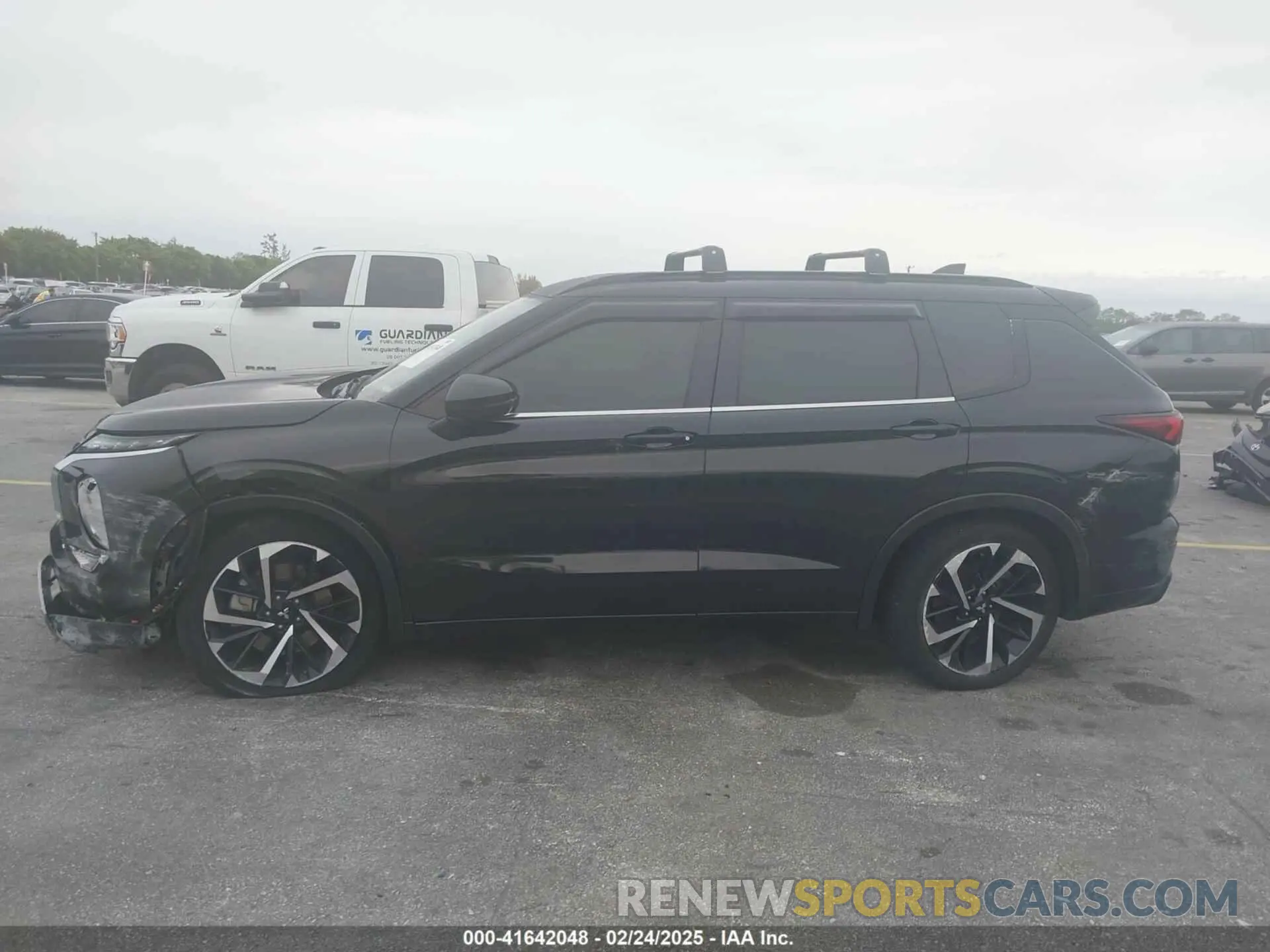 14 Photograph of a damaged car JA4J3VA88NZ055256 MITSUBISHI OUTLANDER 2022