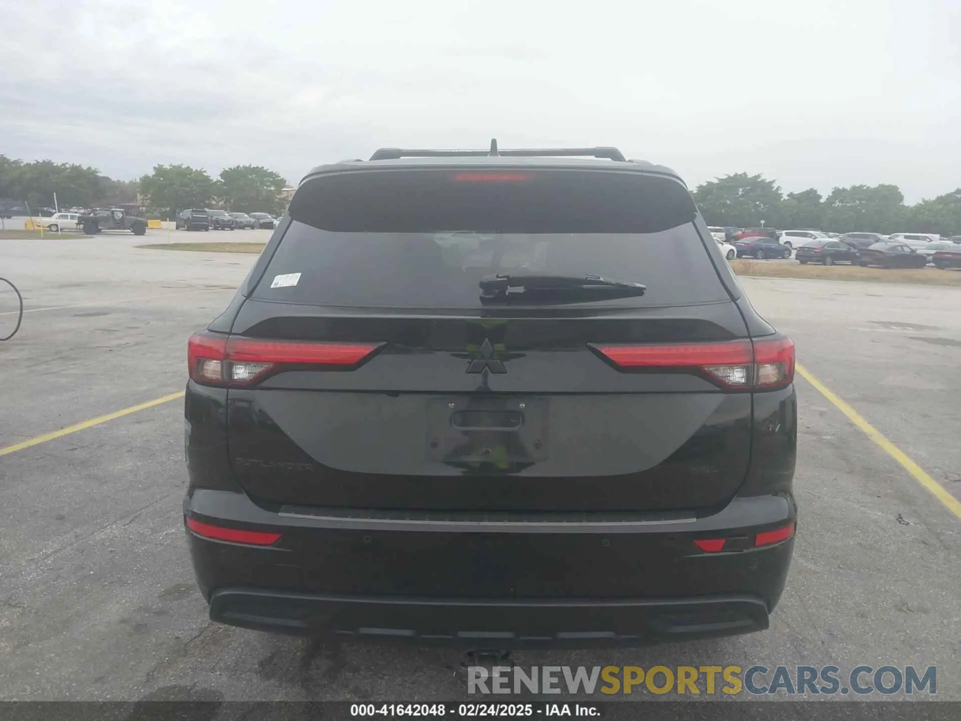 16 Photograph of a damaged car JA4J3VA88NZ055256 MITSUBISHI OUTLANDER 2022