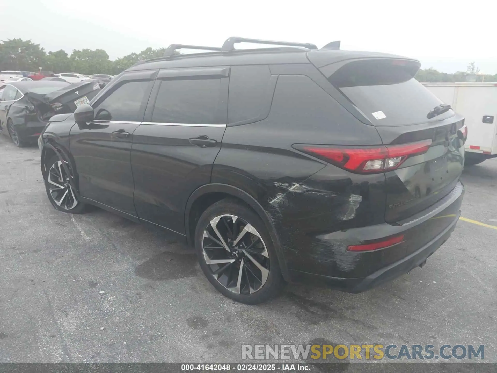 3 Photograph of a damaged car JA4J3VA88NZ055256 MITSUBISHI OUTLANDER 2022