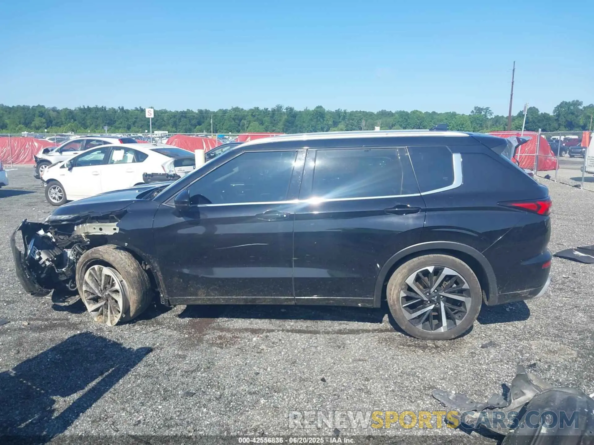 14 Photograph of a damaged car JA4J3VA89NZ059283 MITSUBISHI OUTLANDER 2022