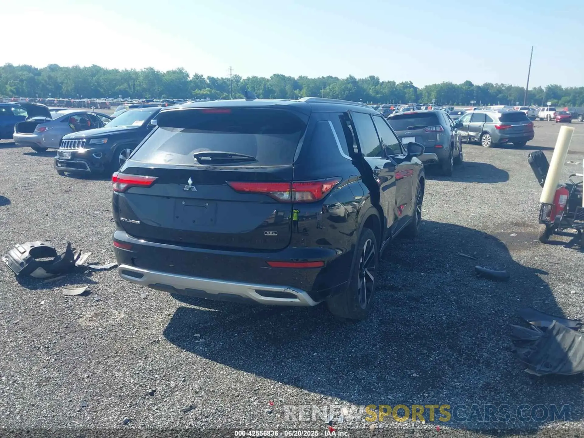 4 Photograph of a damaged car JA4J3VA89NZ059283 MITSUBISHI OUTLANDER 2022