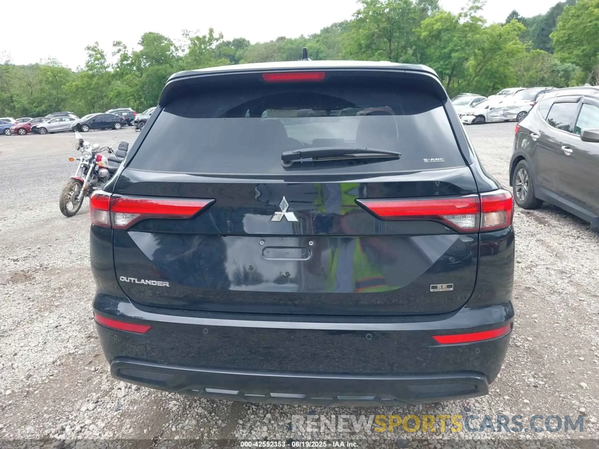 16 Photograph of a damaged car JA4J4TA82NZ013764 MITSUBISHI OUTLANDER 2022
