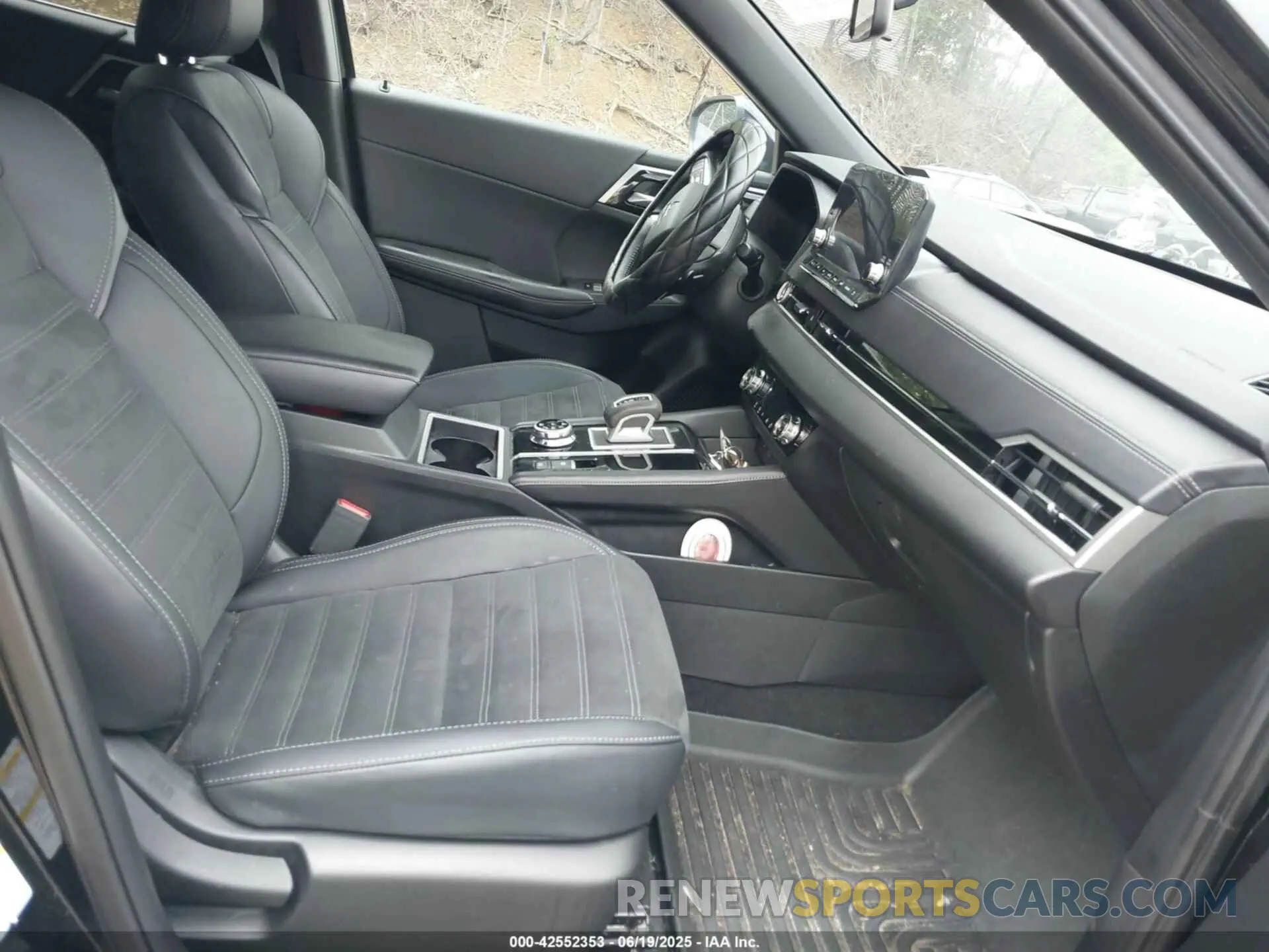 5 Photograph of a damaged car JA4J4TA82NZ013764 MITSUBISHI OUTLANDER 2022