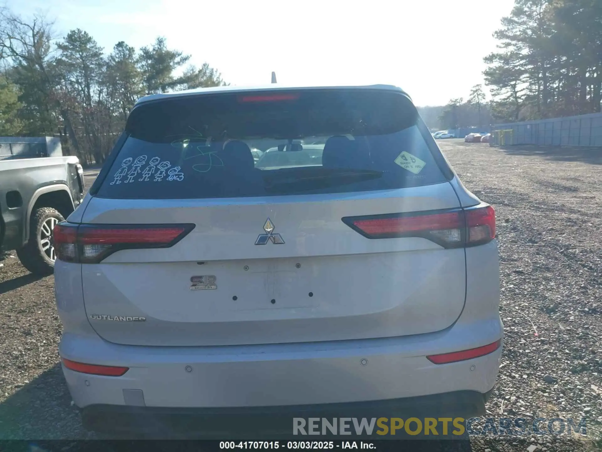 16 Photograph of a damaged car JA4J4TA82NZ041192 MITSUBISHI OUTLANDER 2022