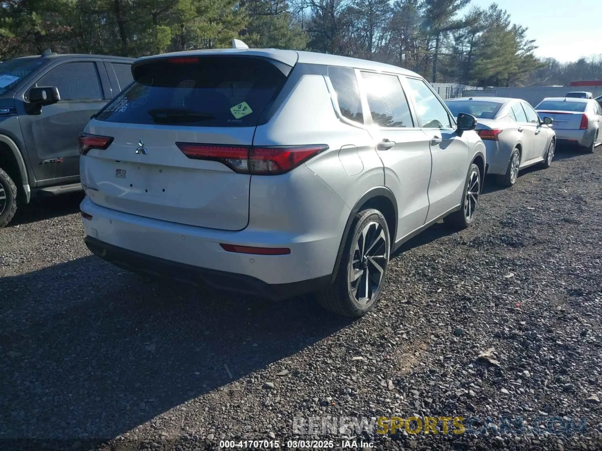 4 Photograph of a damaged car JA4J4TA82NZ041192 MITSUBISHI OUTLANDER 2022