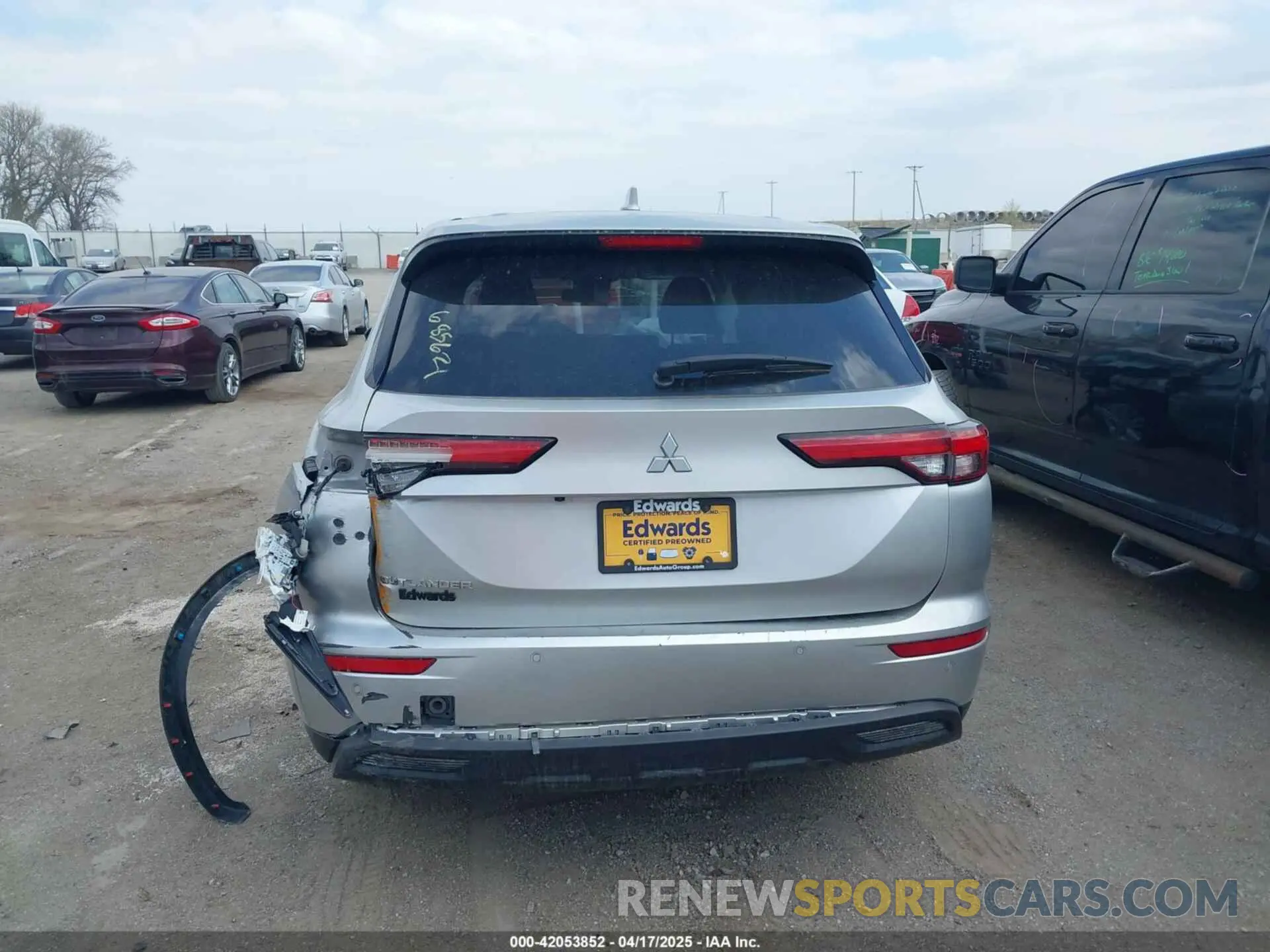 12 Photograph of a damaged car JA4J4TA83NZ015233 MITSUBISHI OUTLANDER 2022
