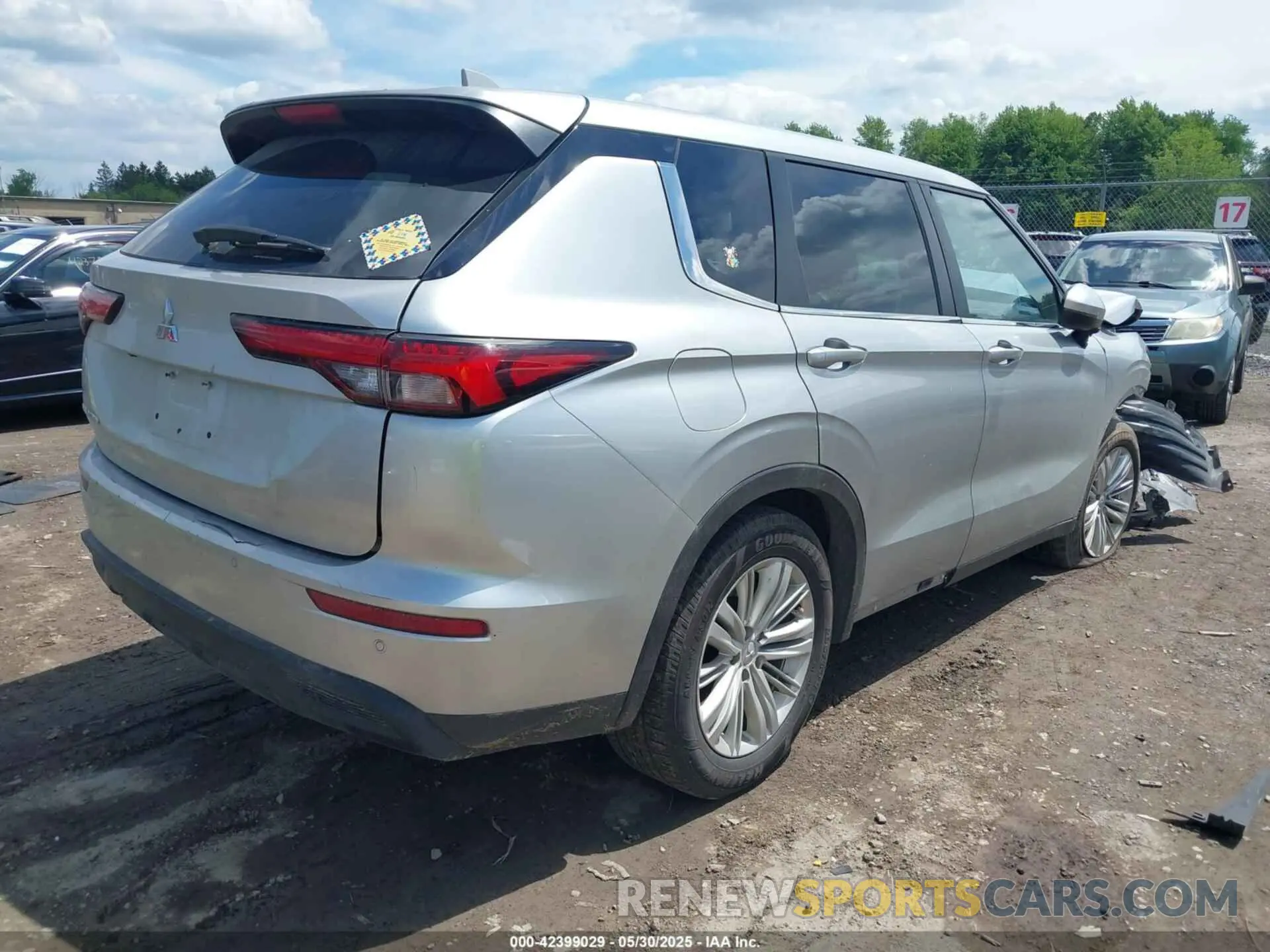 4 Photograph of a damaged car JA4J4TA83NZ032355 MITSUBISHI OUTLANDER 2022