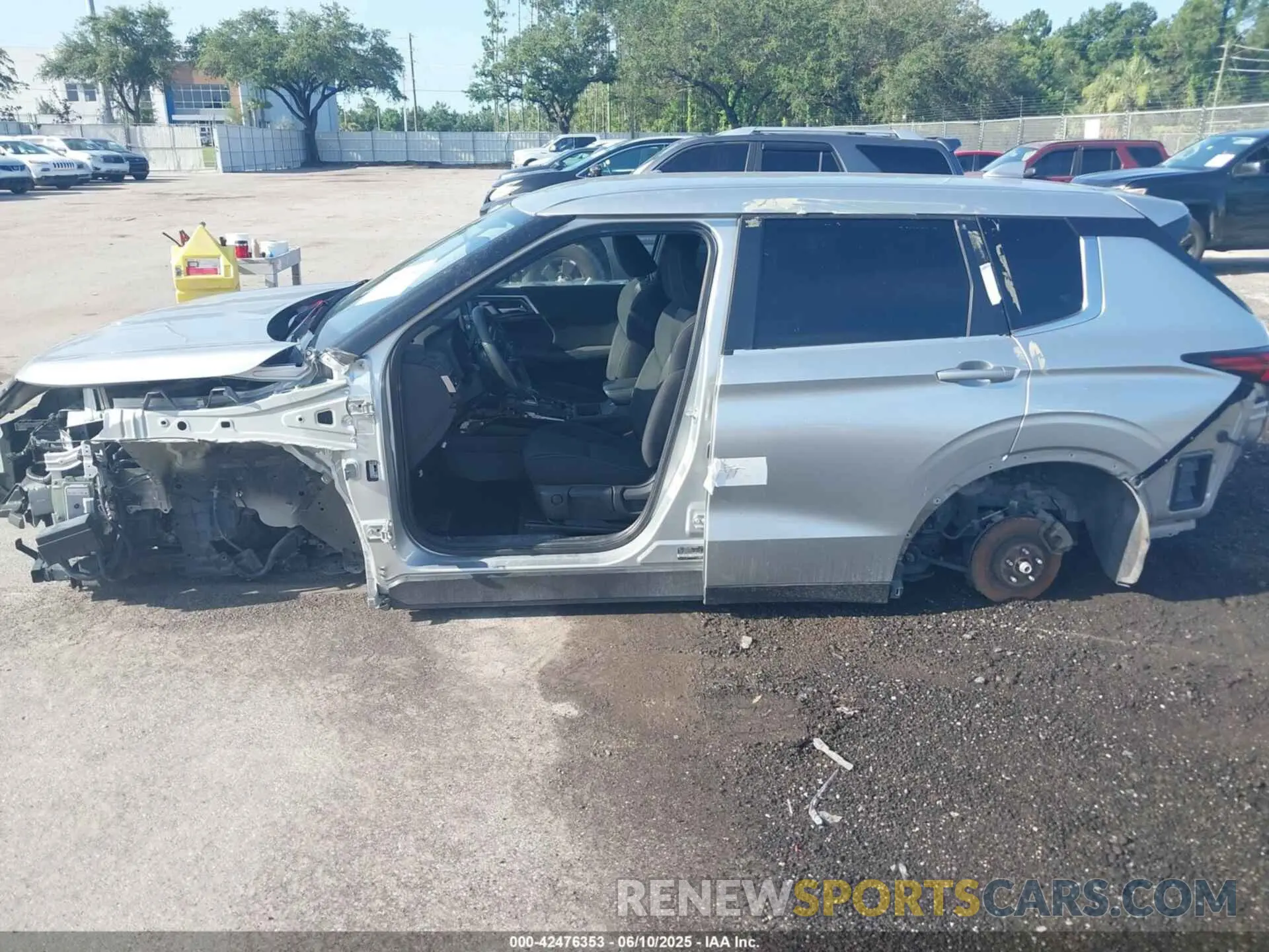 18 Photograph of a damaged car JA4J4TA84NZ028508 MITSUBISHI OUTLANDER 2022
