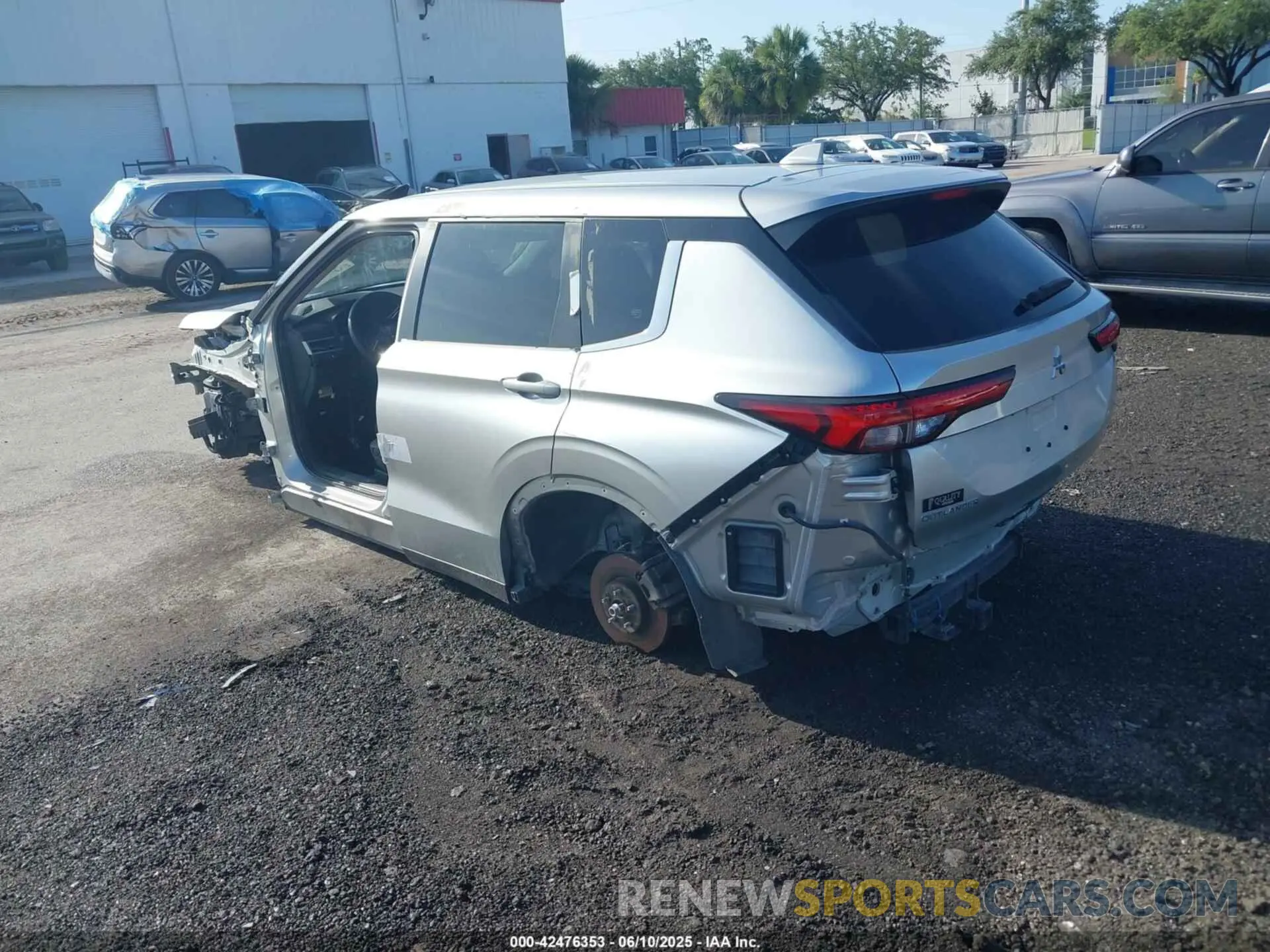 3 Photograph of a damaged car JA4J4TA84NZ028508 MITSUBISHI OUTLANDER 2022