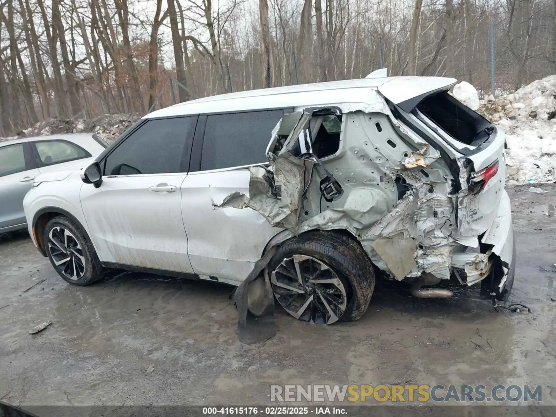 14 Photograph of a damaged car JA4J4TA85NZ039730 MITSUBISHI OUTLANDER 2022