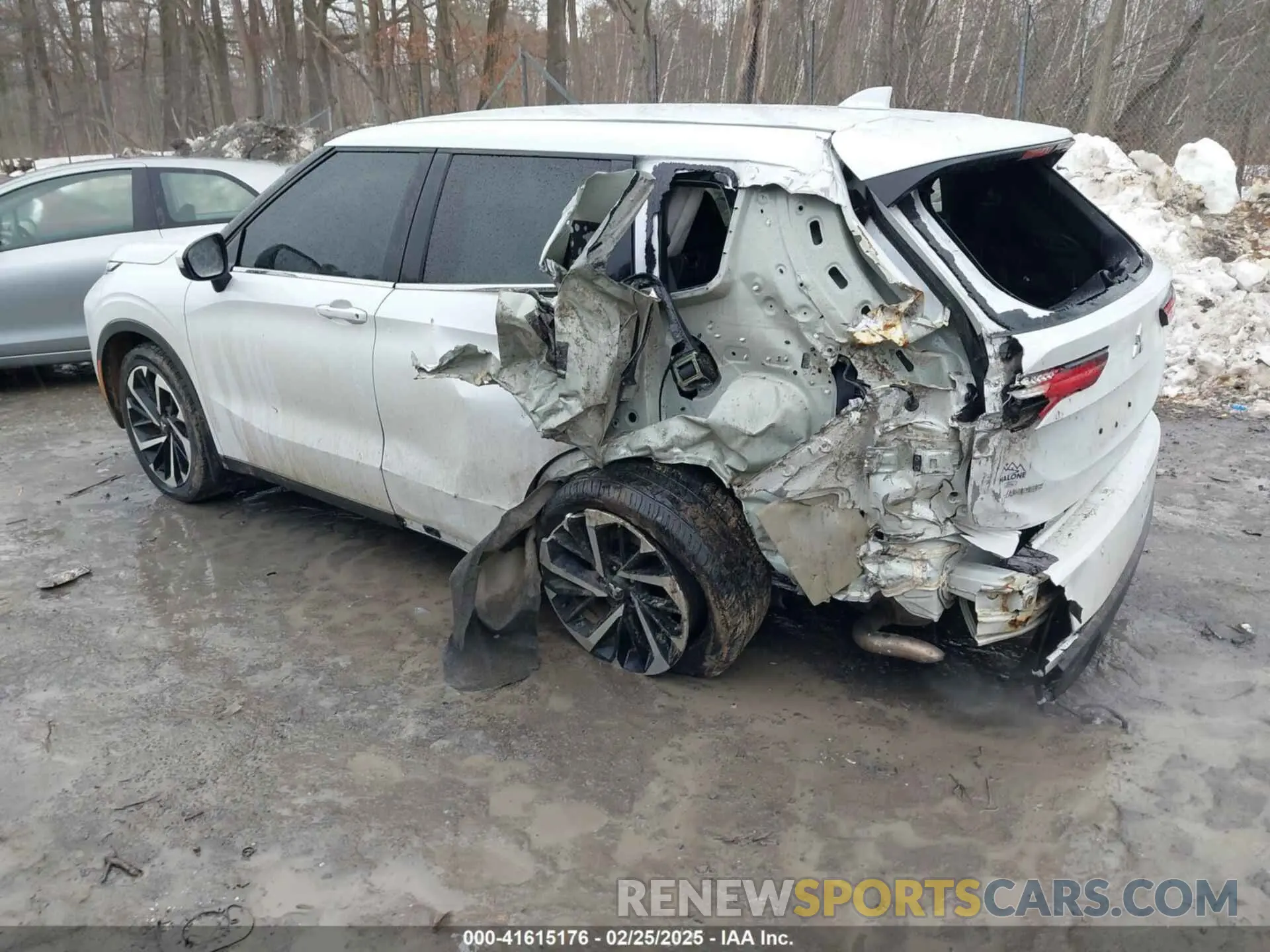 3 Photograph of a damaged car JA4J4TA85NZ039730 MITSUBISHI OUTLANDER 2022