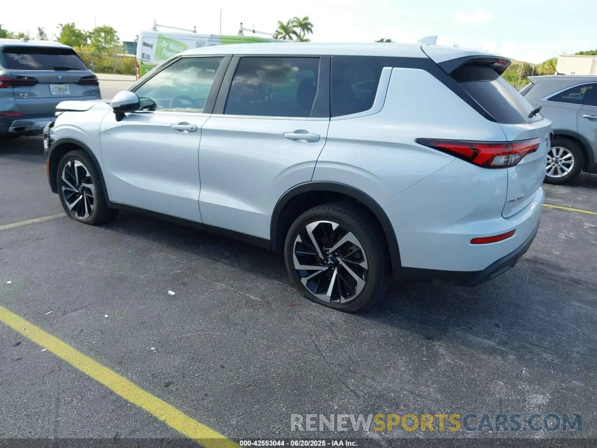 3 Photograph of a damaged car JA4J4TA85NZ086725 MITSUBISHI OUTLANDER 2022