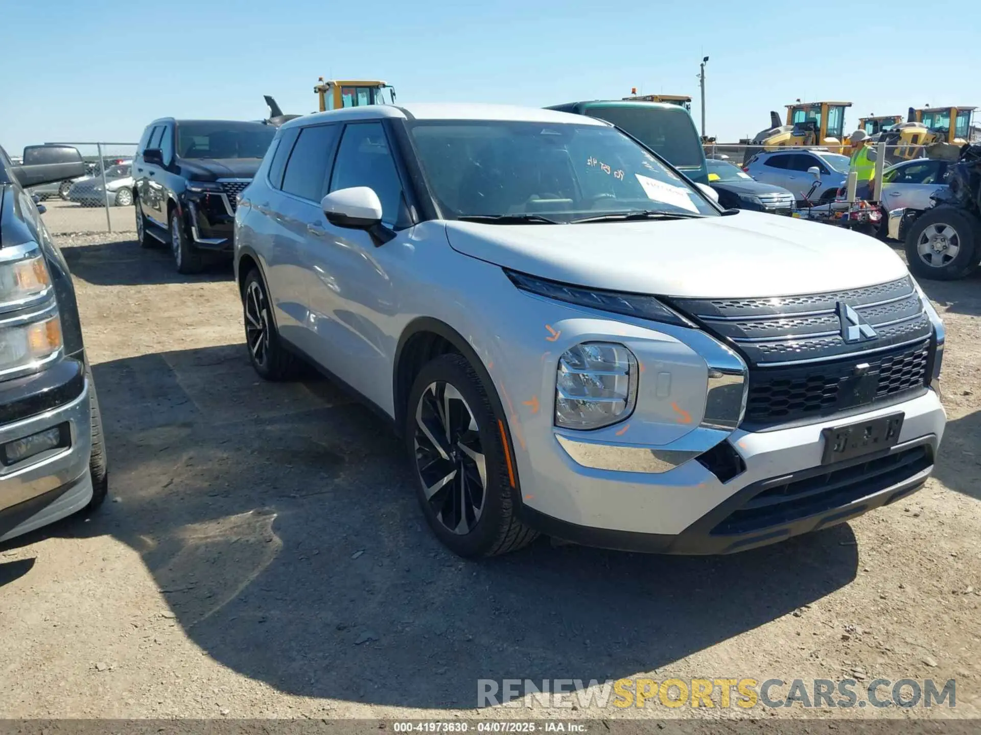 1 Photograph of a damaged car JA4J4TA86NZ050719 MITSUBISHI OUTLANDER 2022