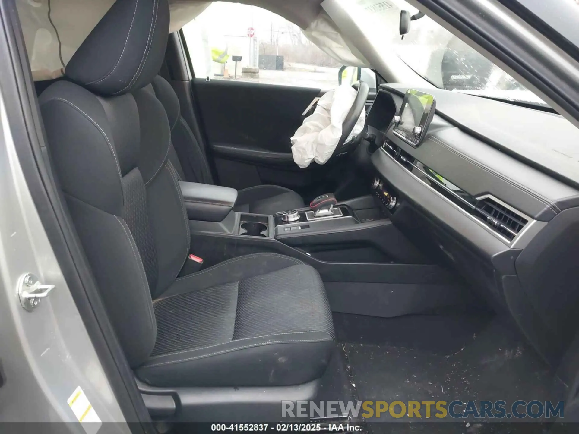 5 Photograph of a damaged car JA4J4TA87NZ007913 MITSUBISHI OUTLANDER 2022