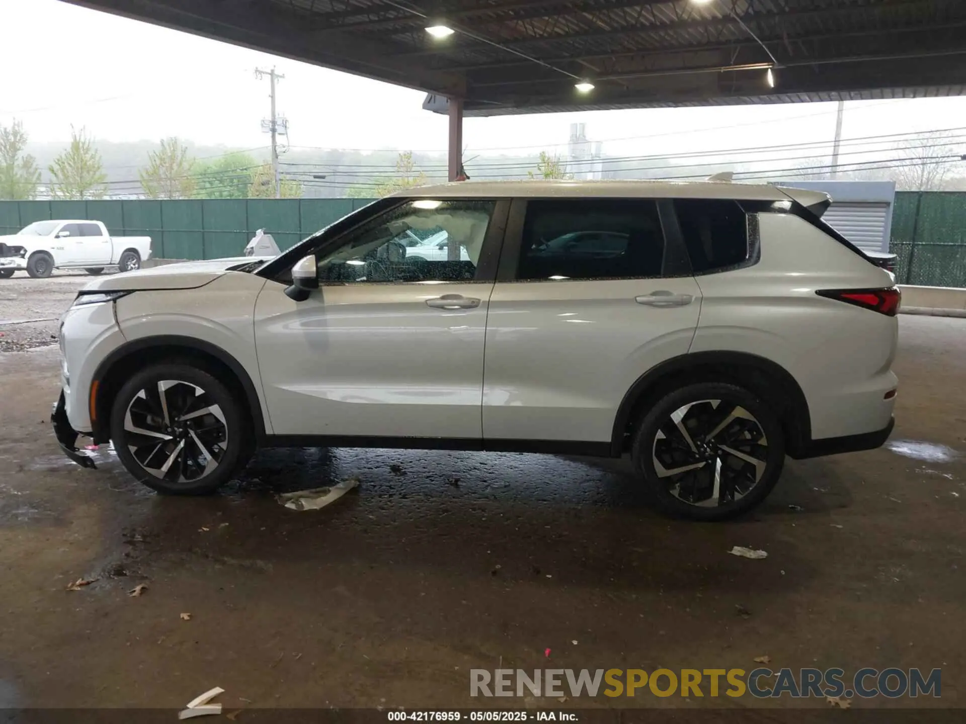 14 Photograph of a damaged car JA4J4TA88NZ029452 MITSUBISHI OUTLANDER 2022